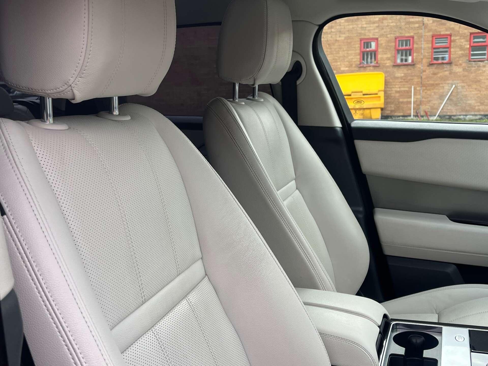 Land Rover Range Rover Velar view 38