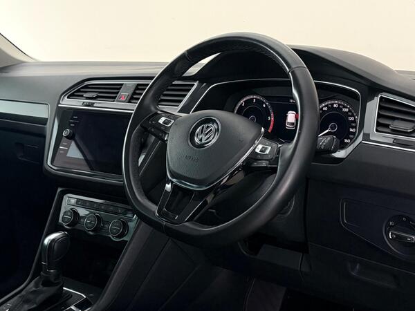 White 2018 Volkswagen Tiguan Allspace 2.0TDI SEL (150ps) 4Motion (s/s) DSG SUV/Crossover Four-wheel drive Automatic