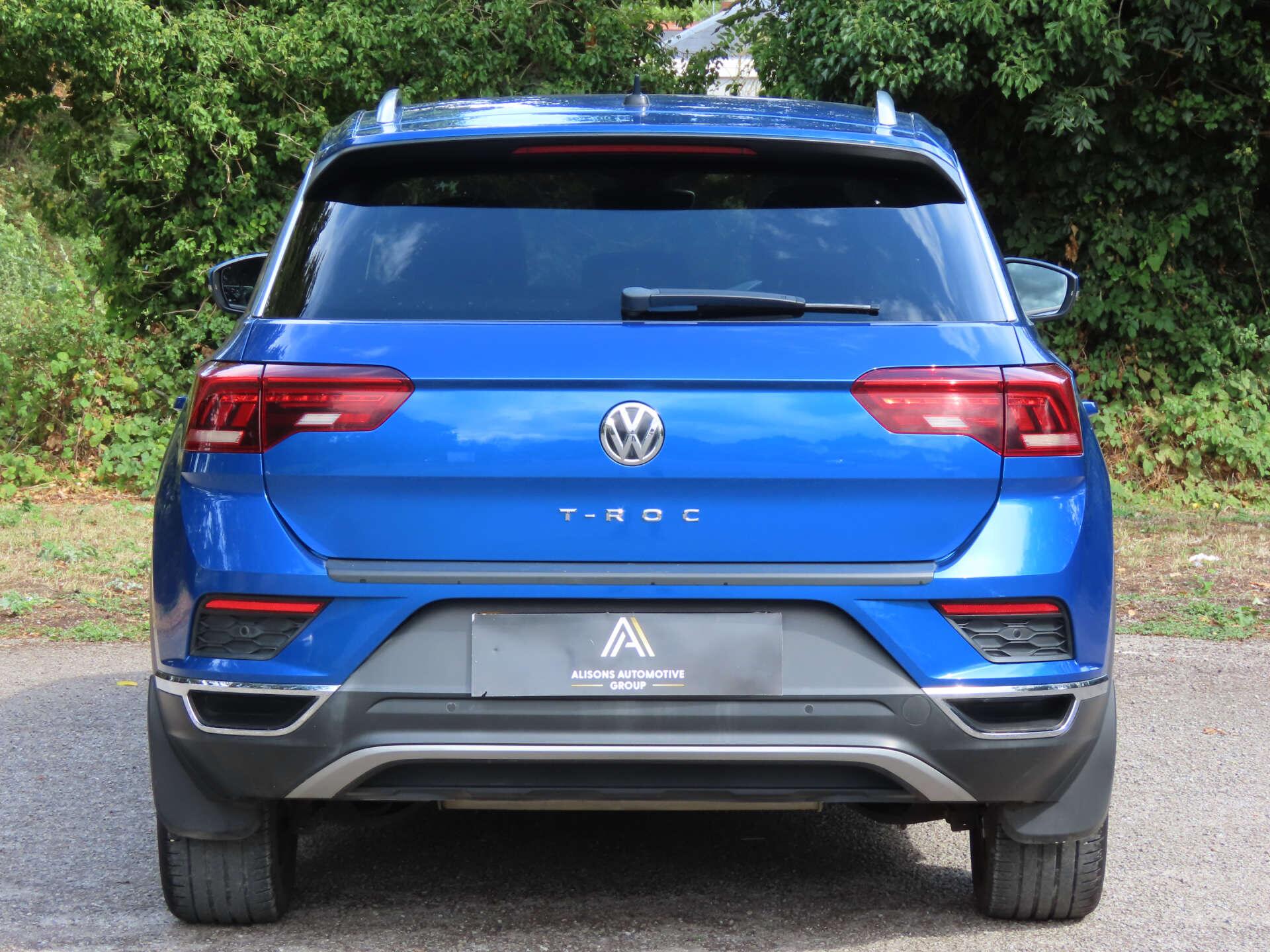 Volkswagen T-Roc view 5