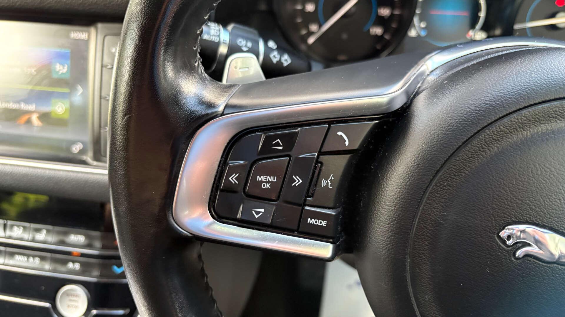 Jaguar XF view 21
