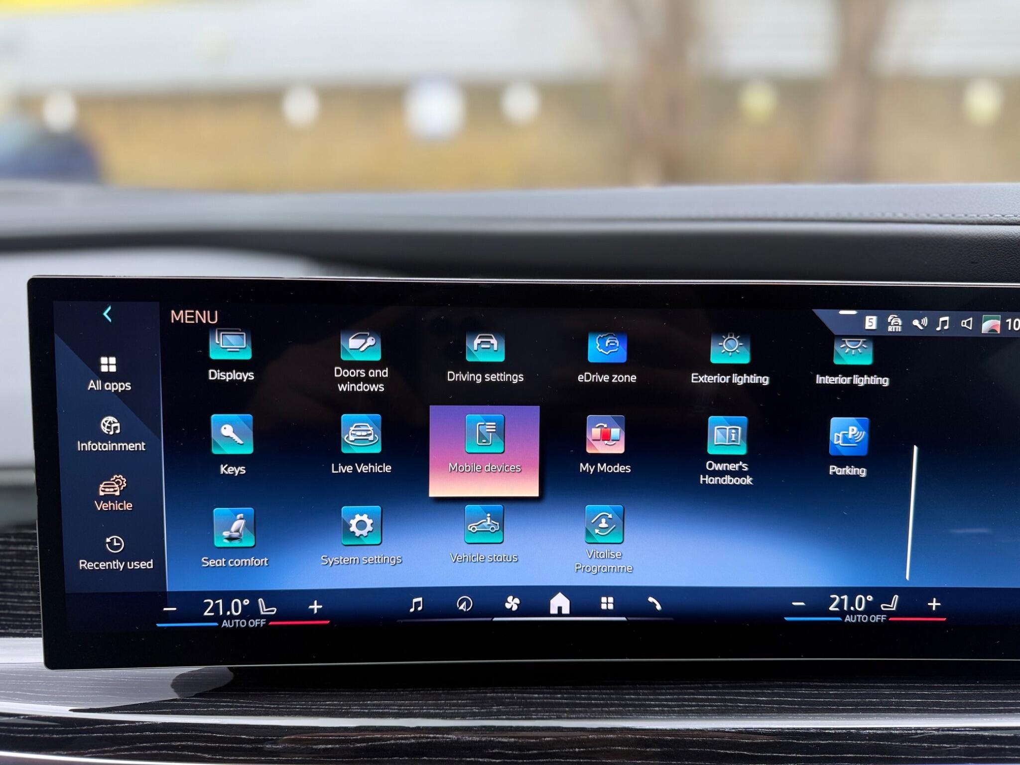 BMW 7 Series view 29