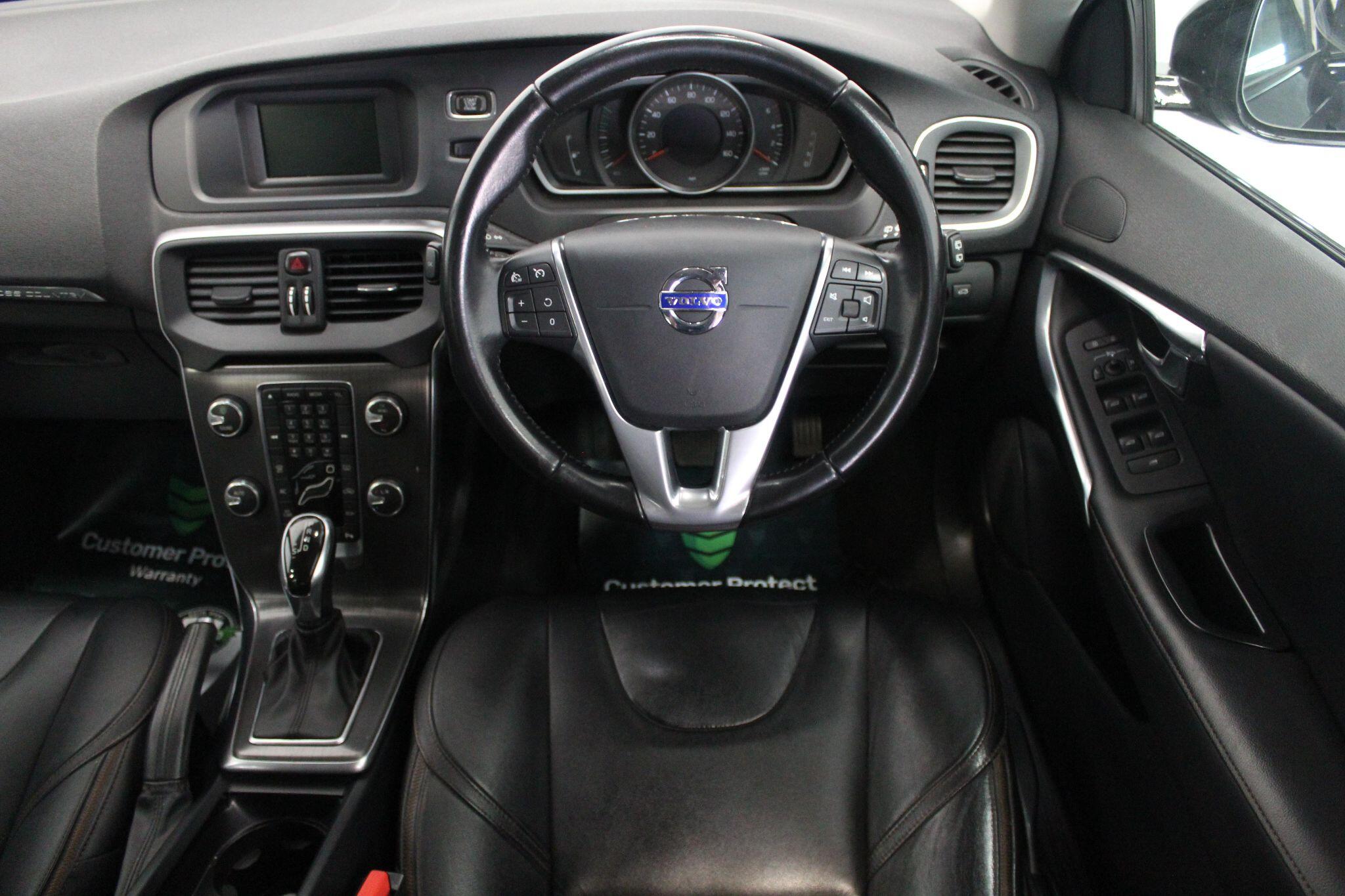 Volvo V40 Cross Country view 42