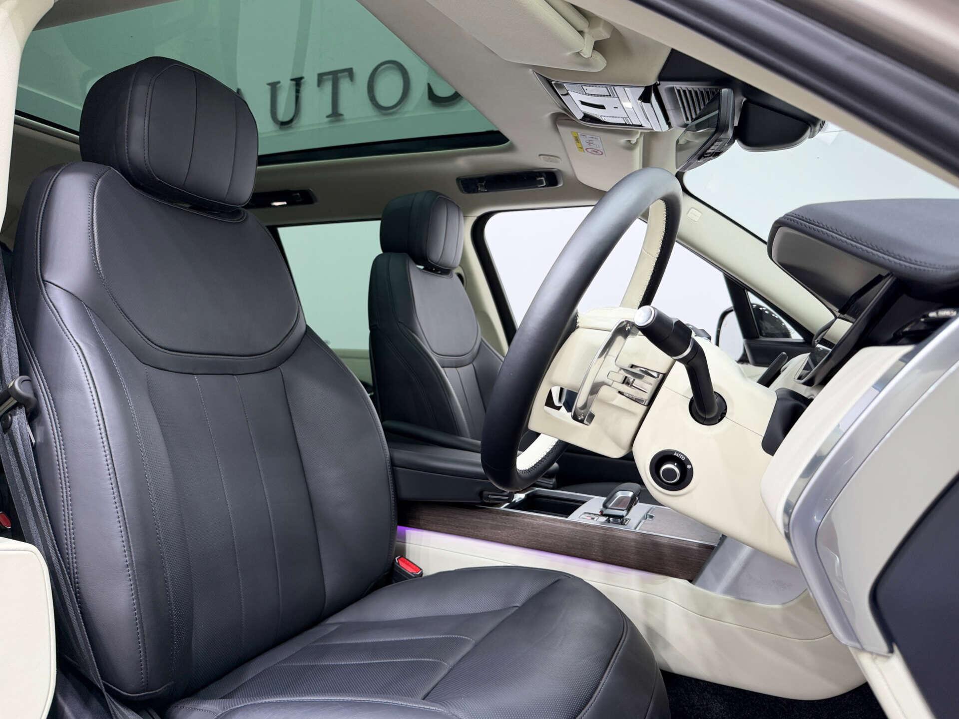Land Rover Range Rover view 2