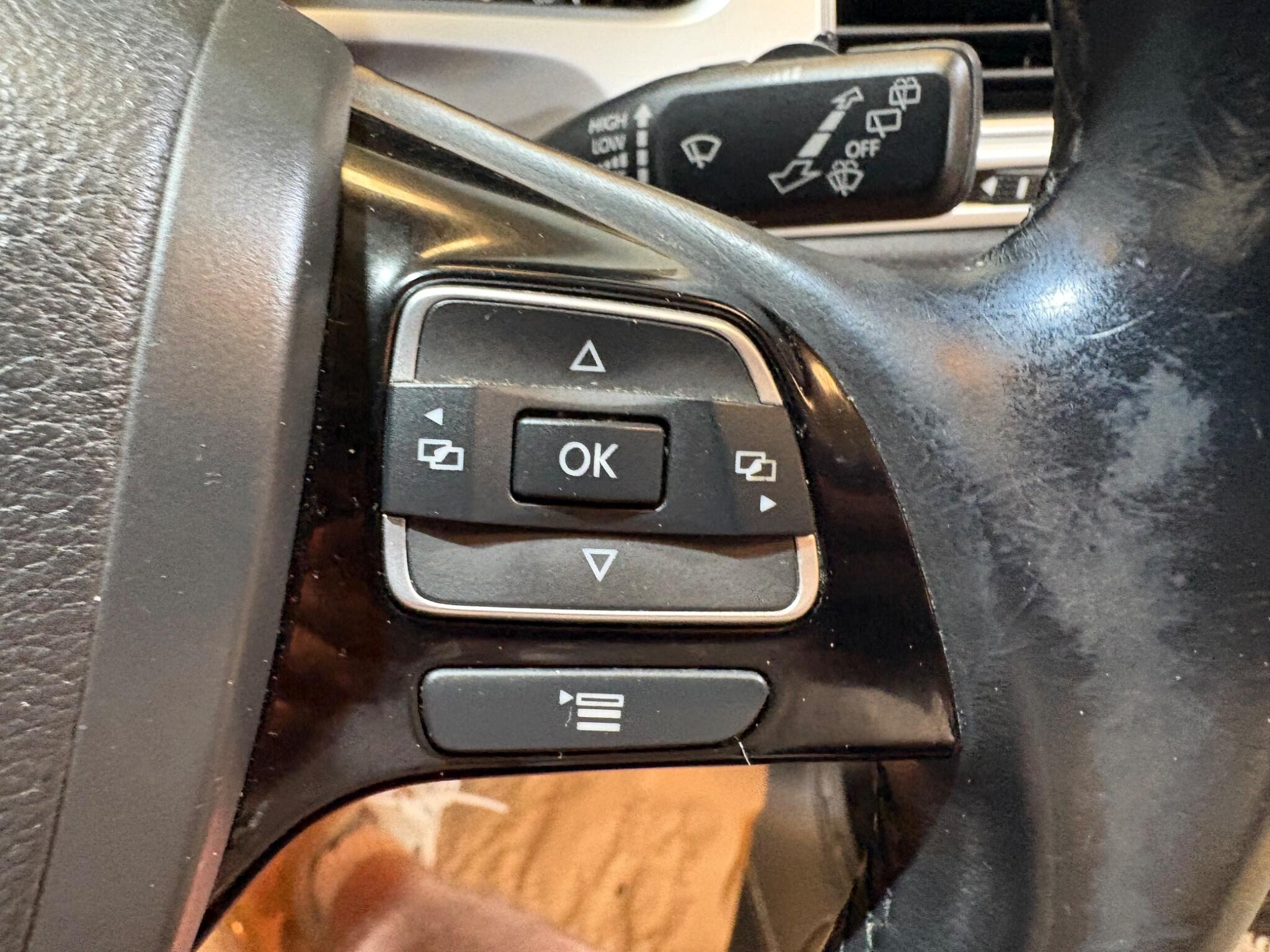 Volkswagen Touareg view 30