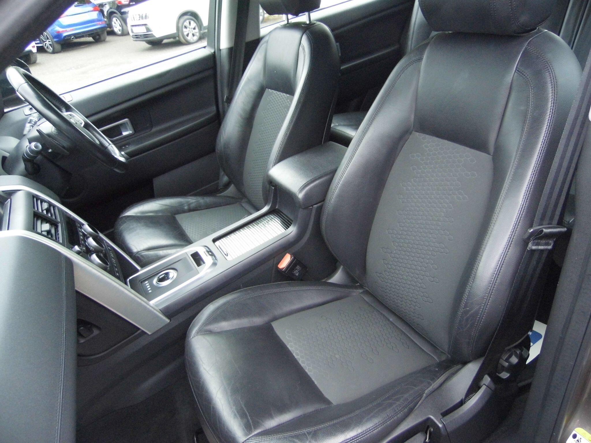 Land Rover Discovery Sport view 21