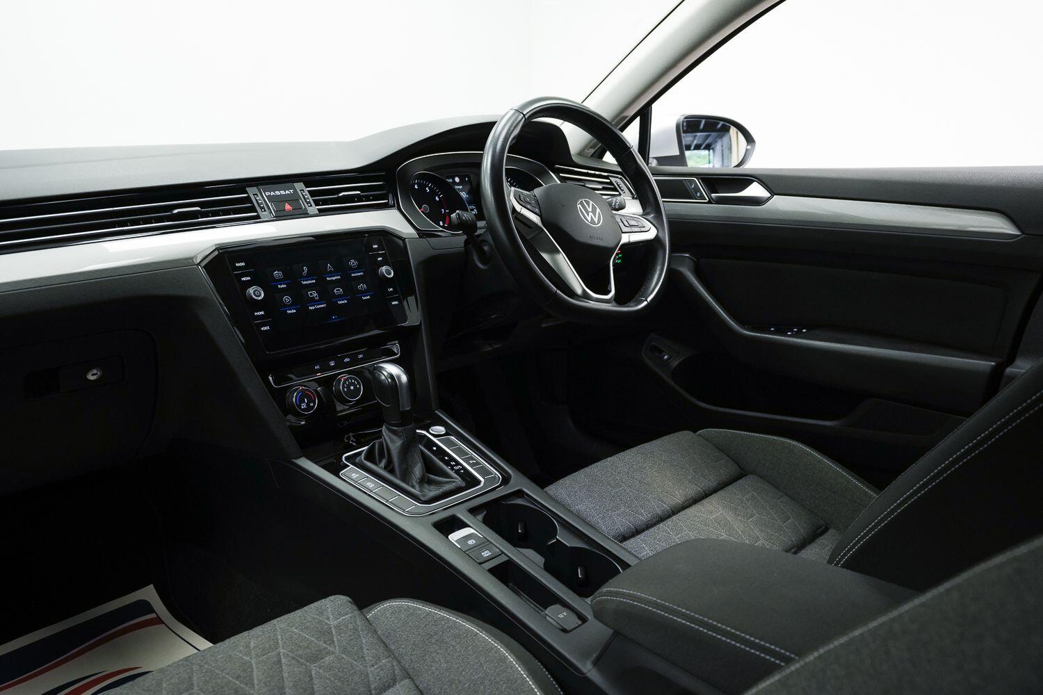 Volkswagen Passat view 6