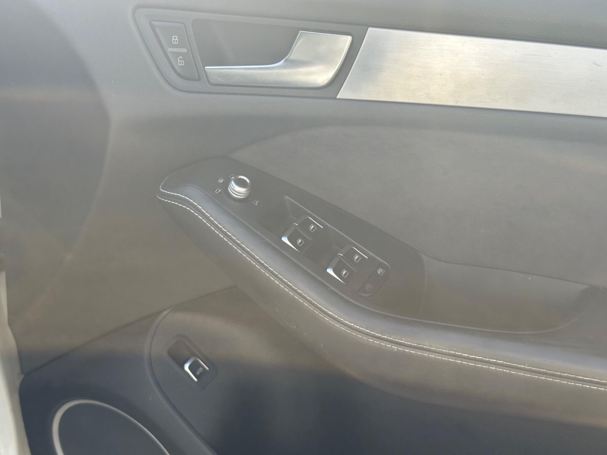 Audi SQ5 view 26