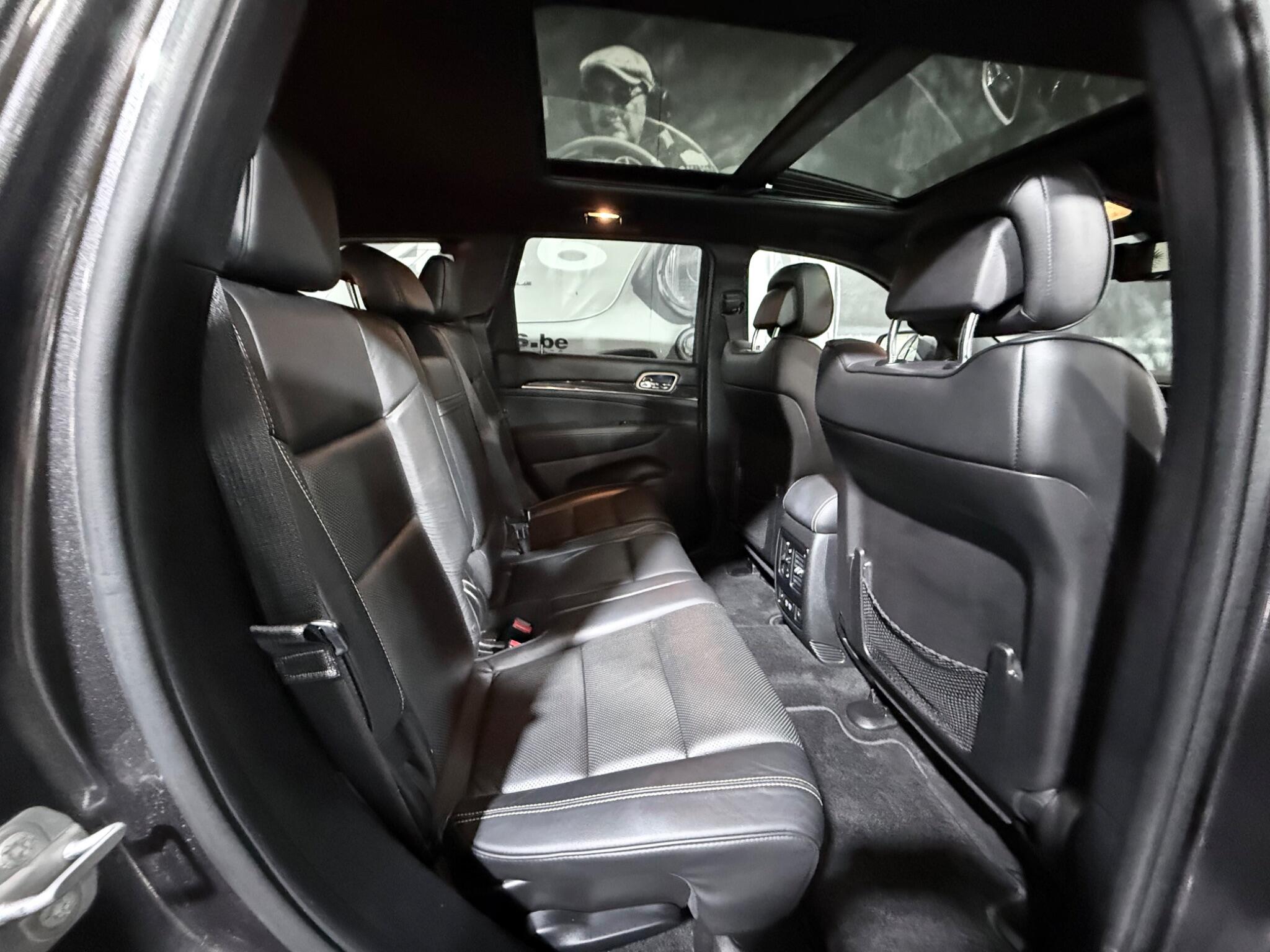 Jeep Grand Cherokee view 14