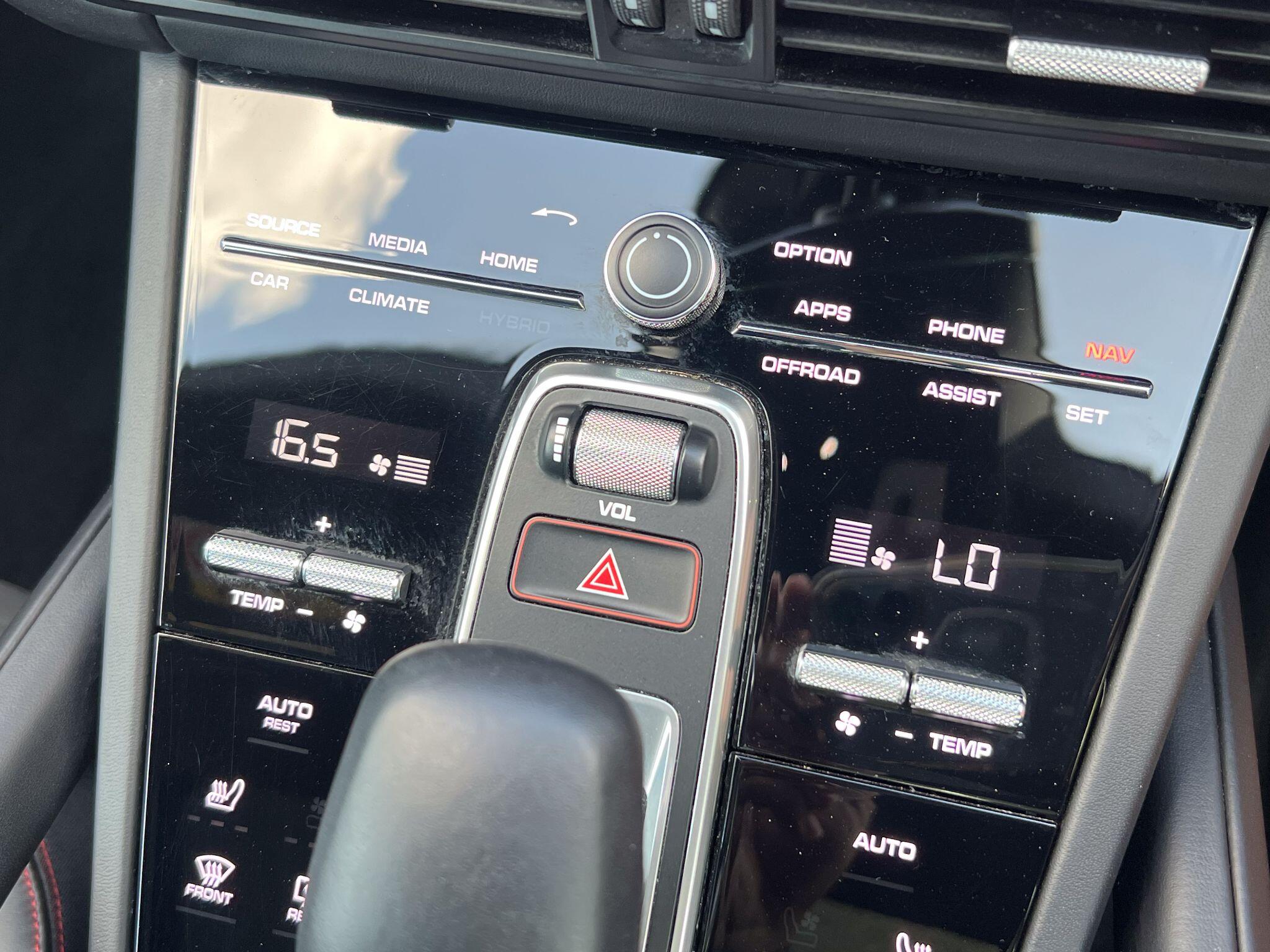 Porsche Cayenne view 30