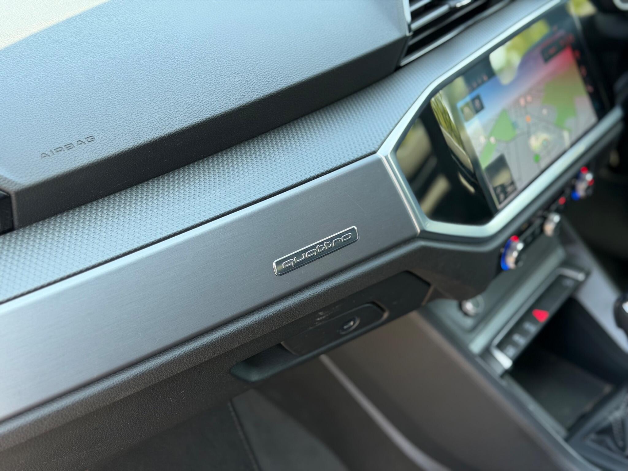Audi Audi Q3 view 18