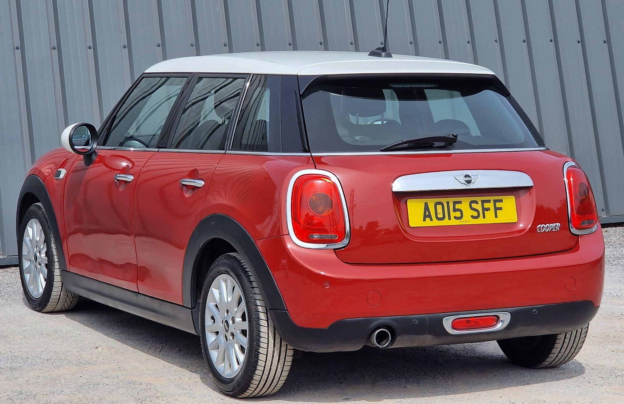 2015 MINI Hatch image 4