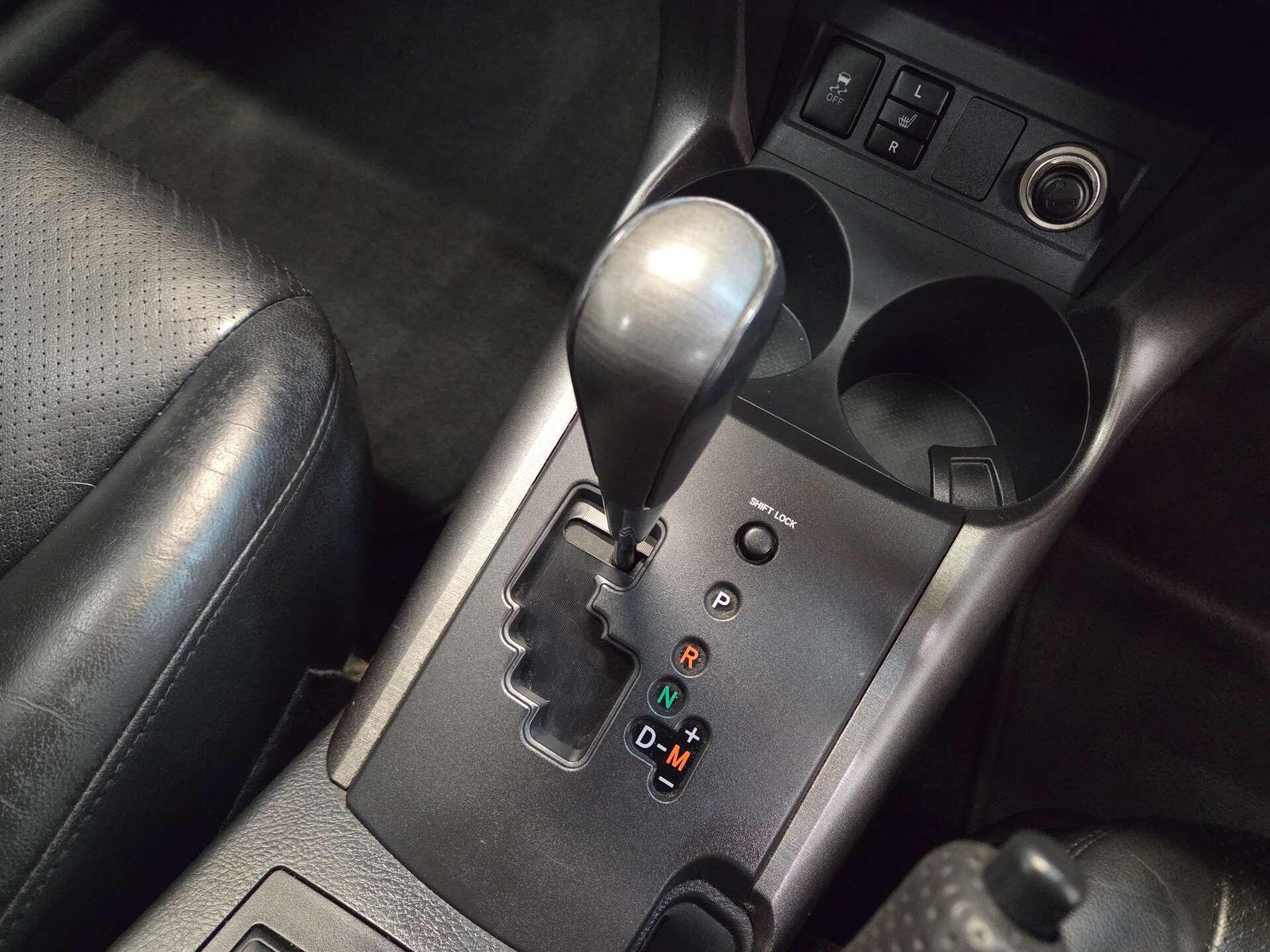 Toyota RAV4 view 13