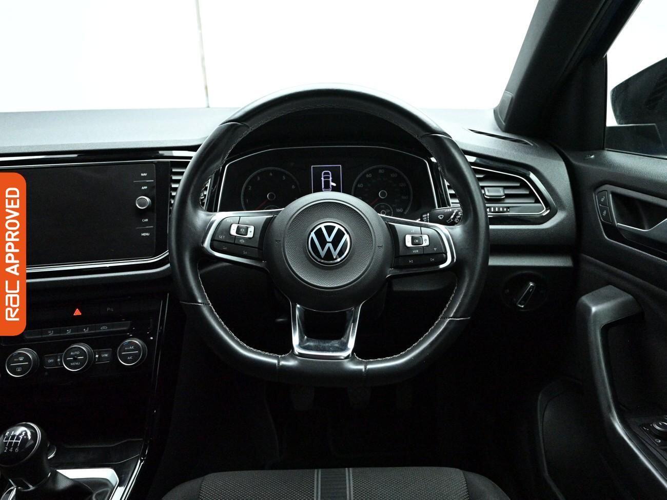 Volkswagen T-Roc view 9