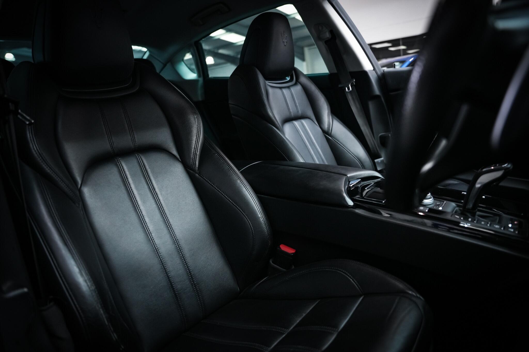 Maserati Quattroporte view 17