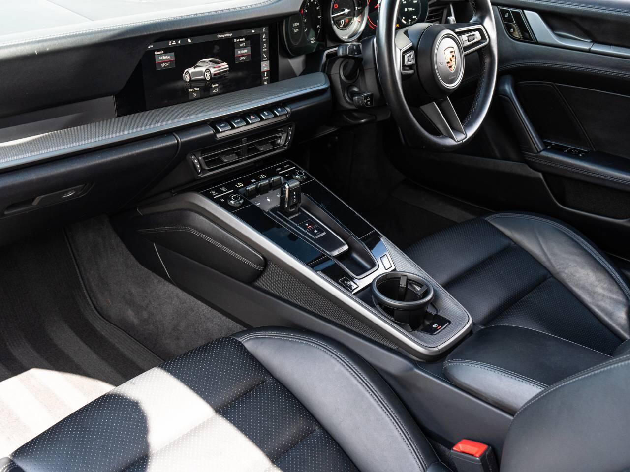 Porsche 911 view 28