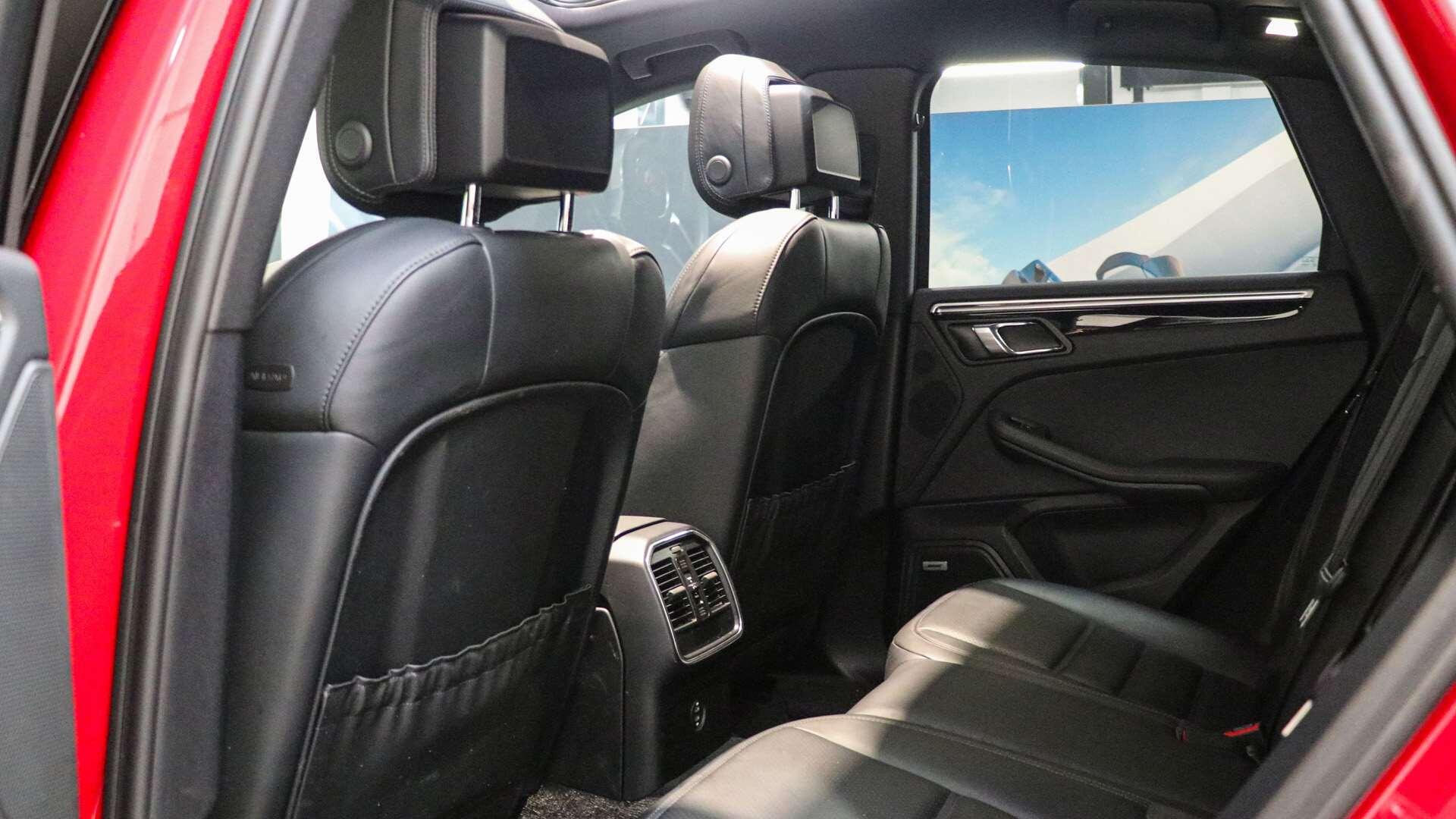 Porsche Macan view 15