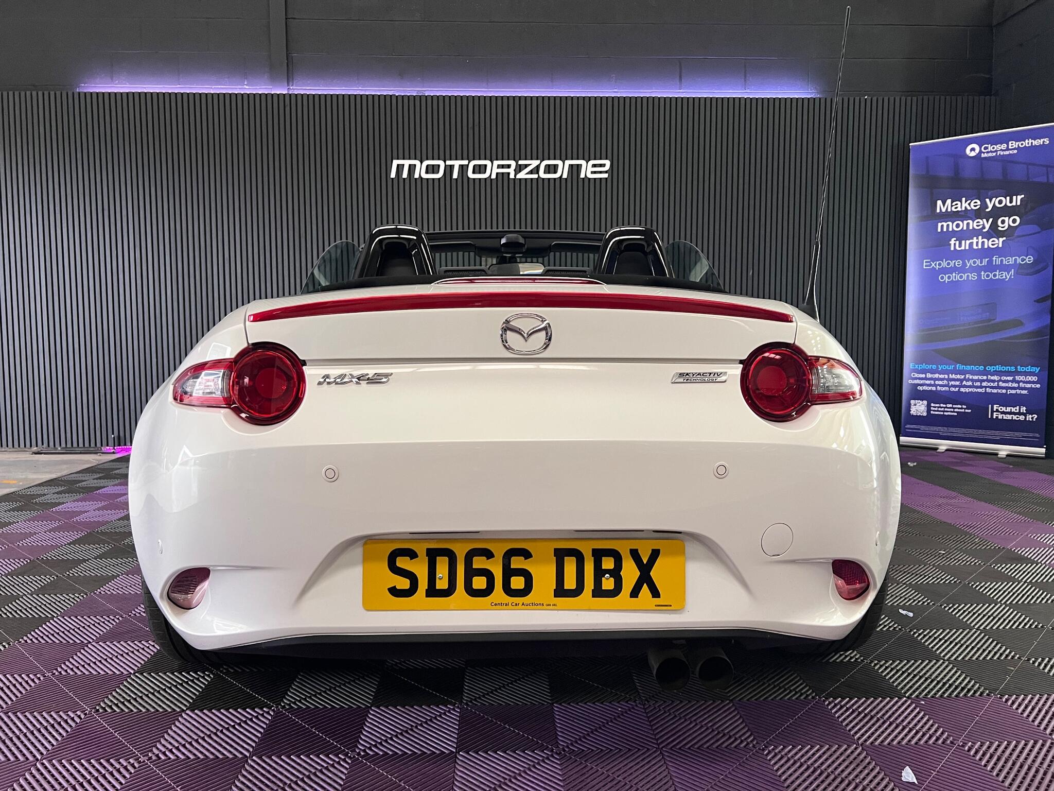 Mazda MX-5 view 19