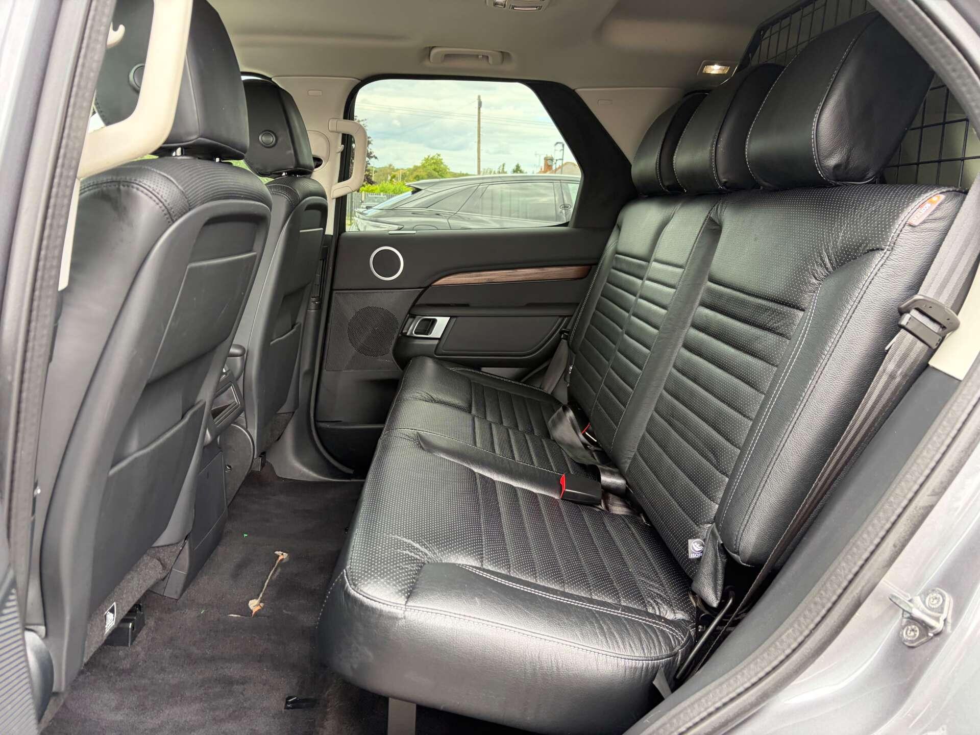 Land Rover Discovery 3 view 22