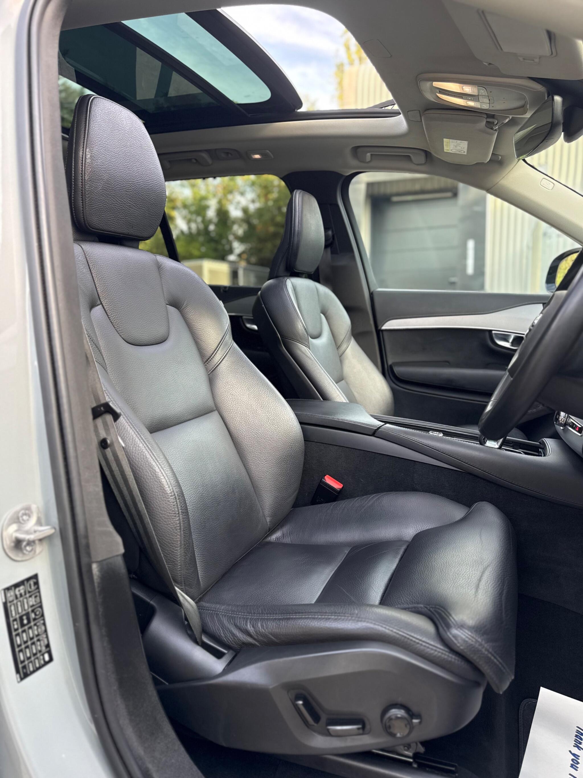 Volvo XC90 view 14