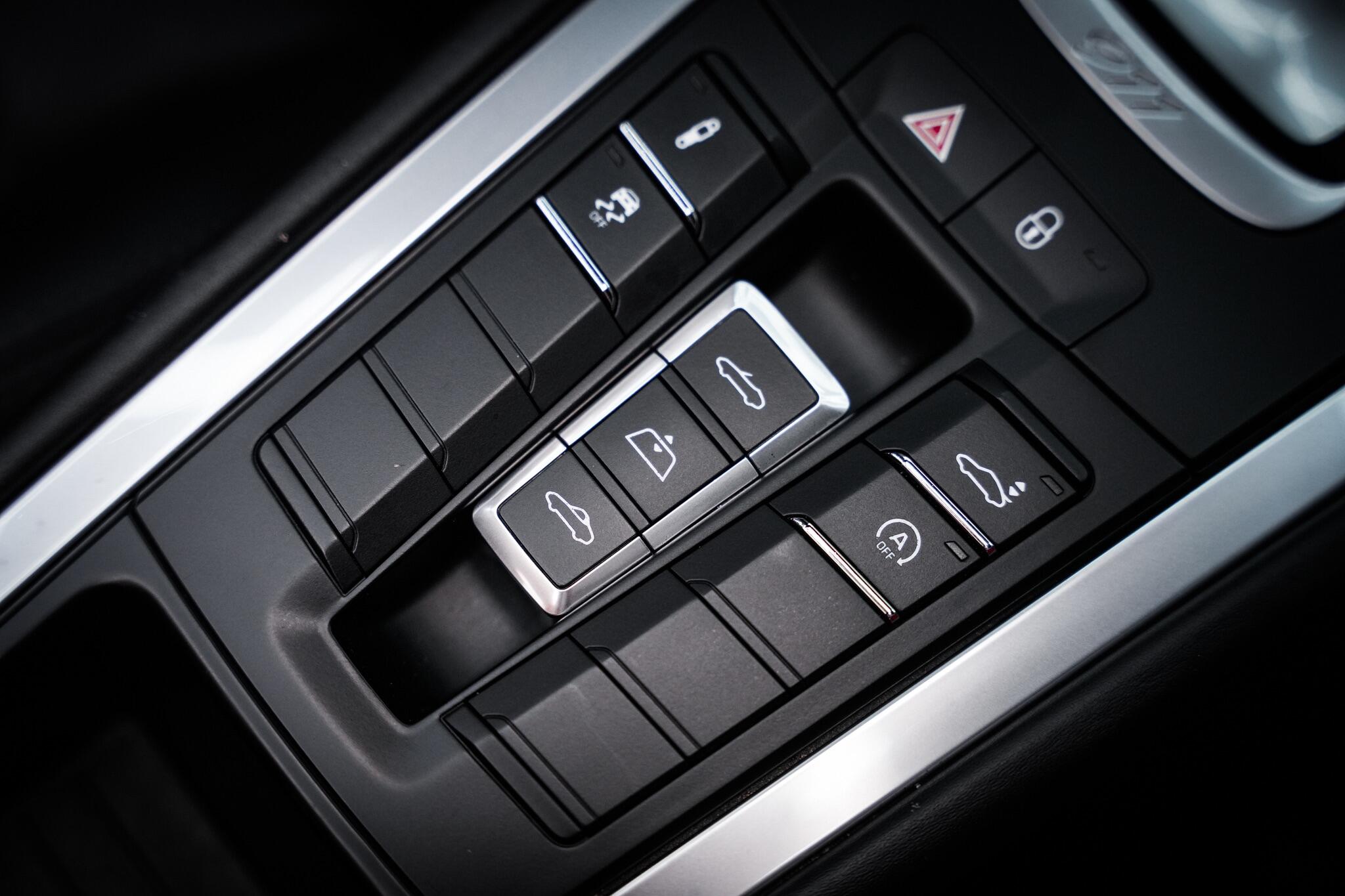 Porsche 911 view 48