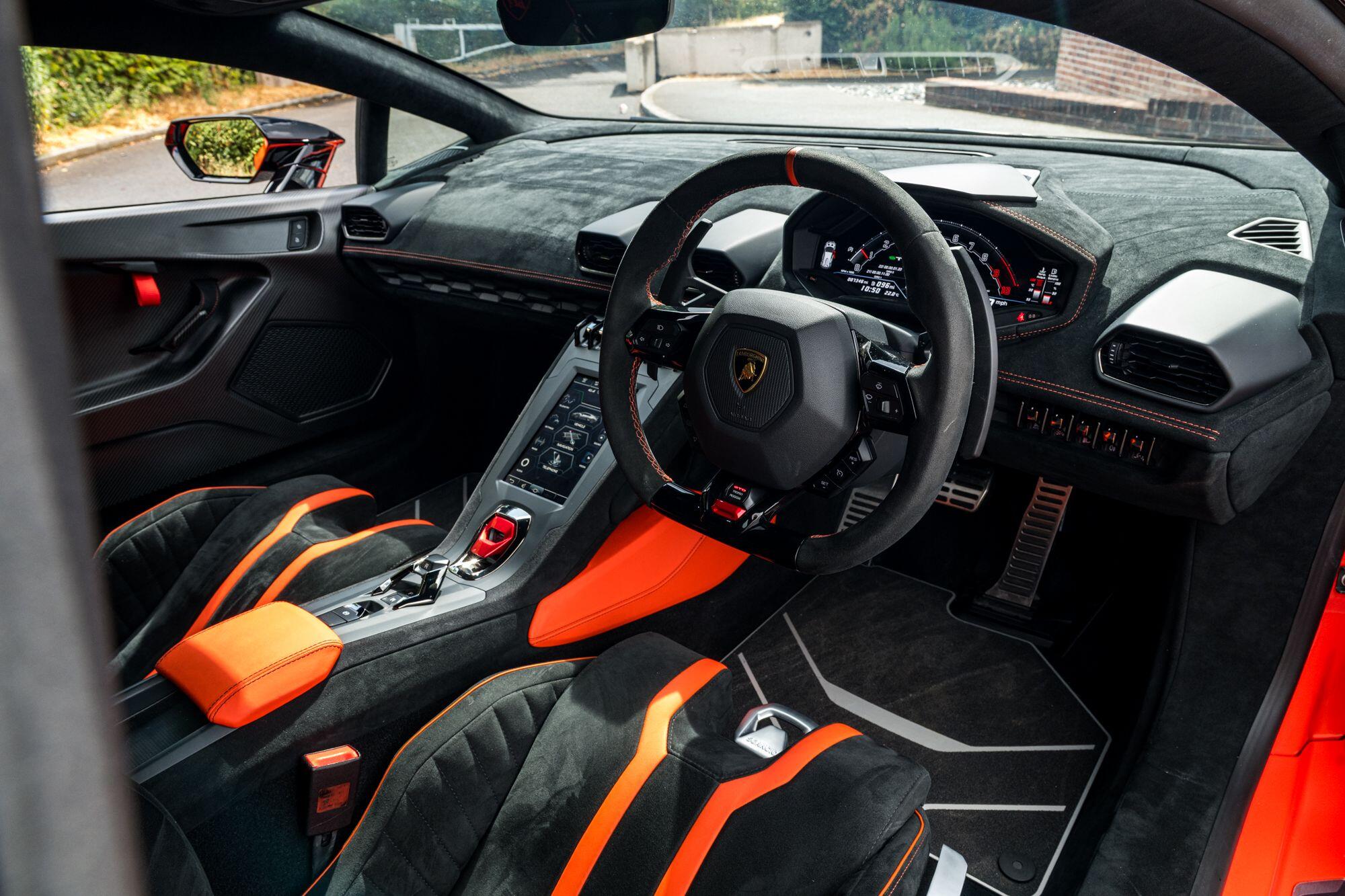 Lamborghini Huracan view 60