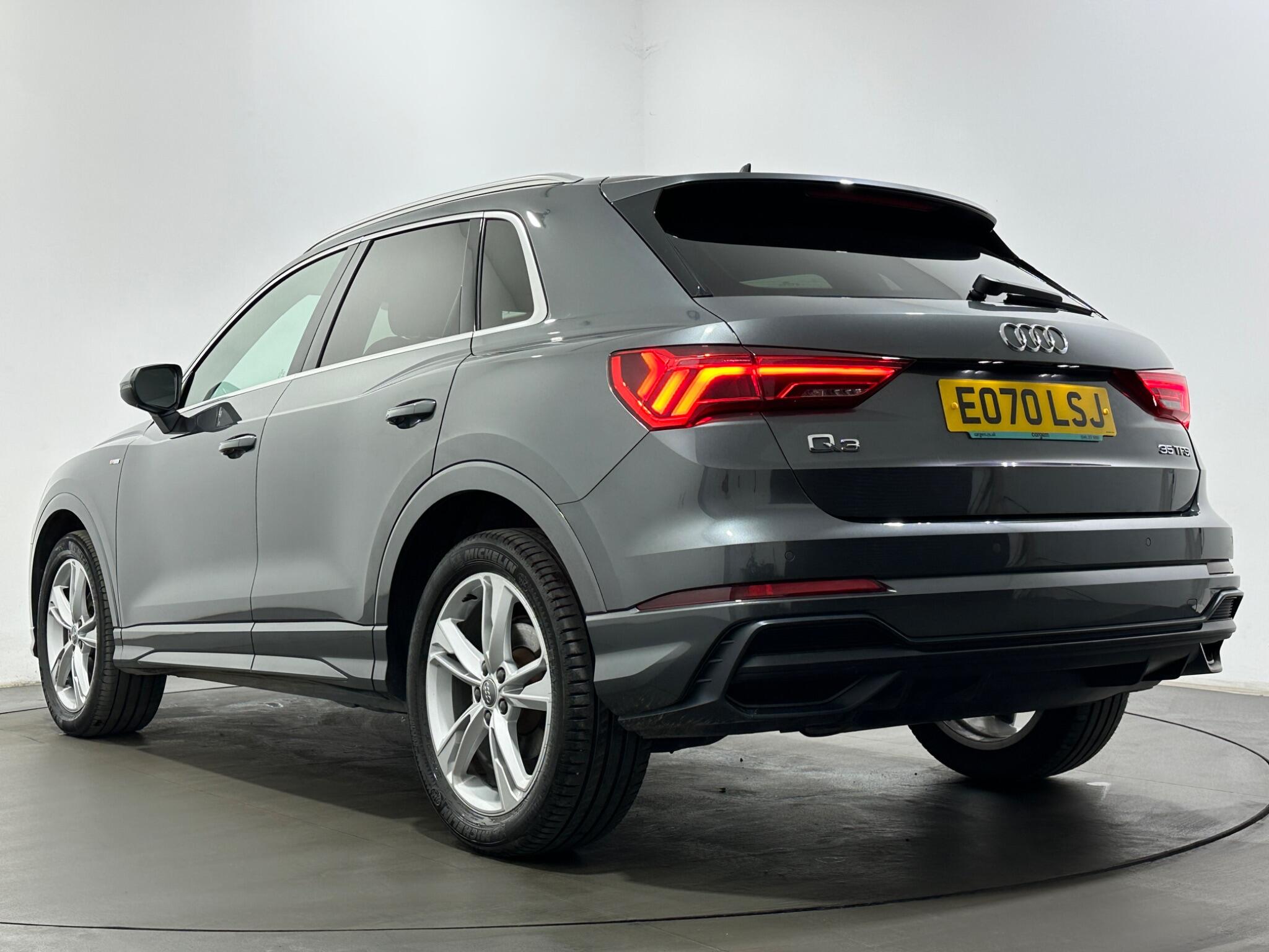 Audi Q3 view 48