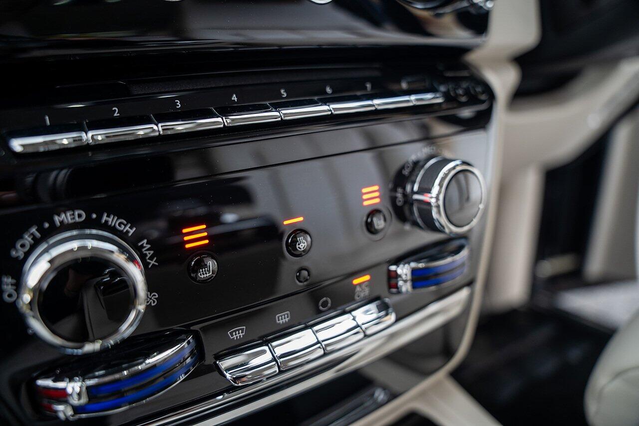 Rolls-Royce Phantom view 68