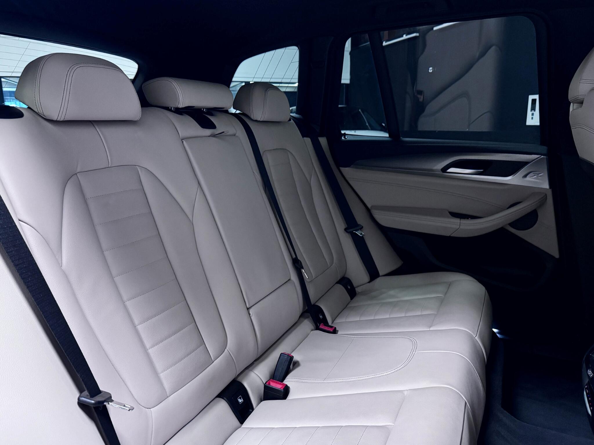 BMW X3 view 12