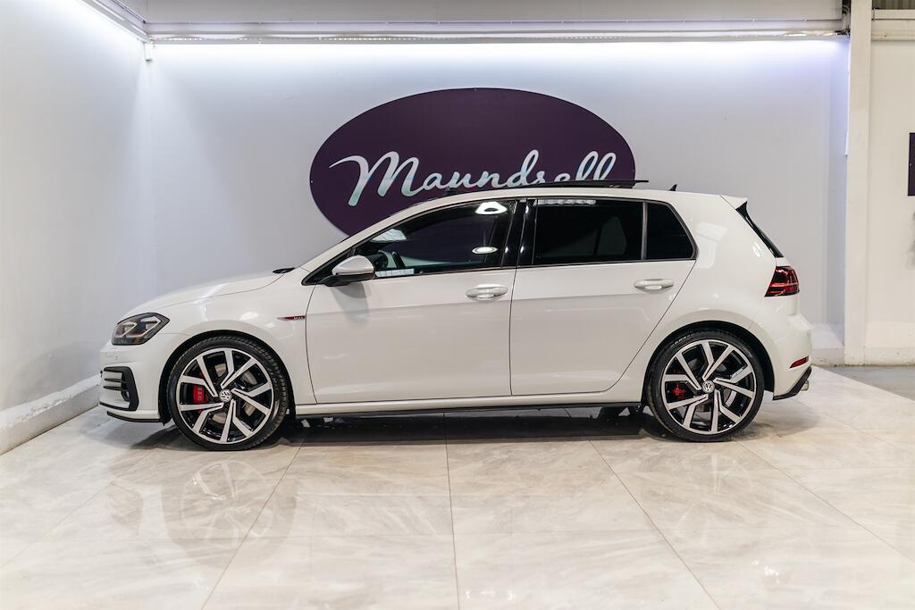 Volkswagen Golf view 3