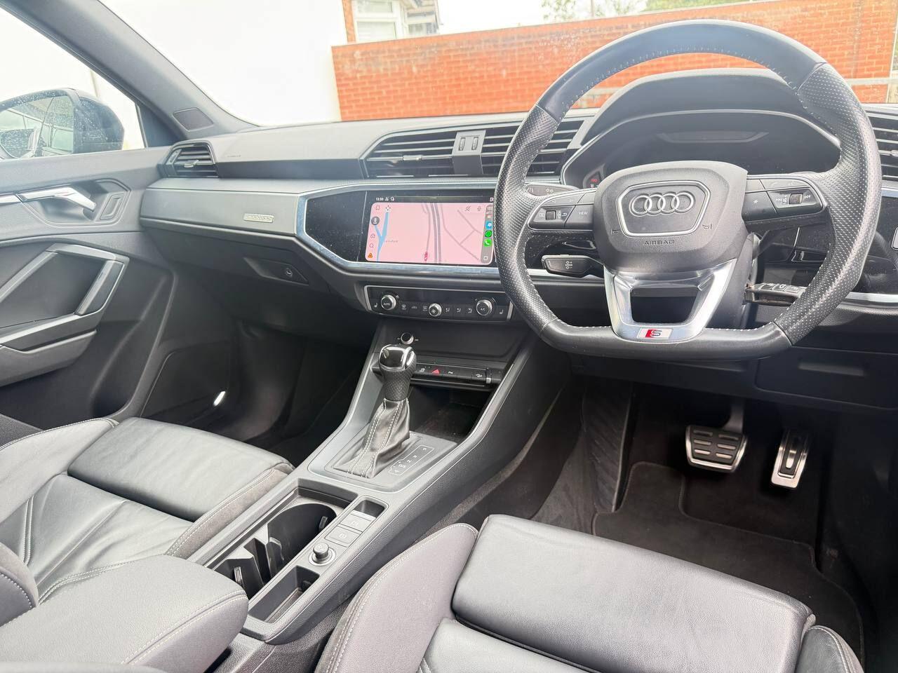 Audi Q3 view 33