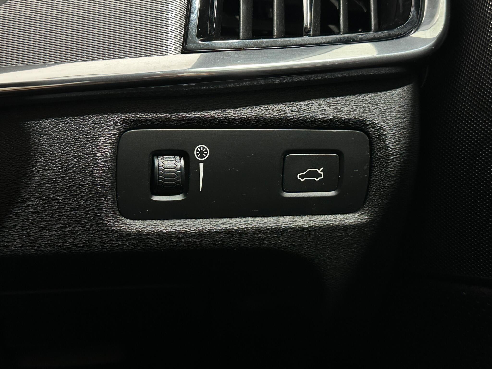 Volvo S90 view 17