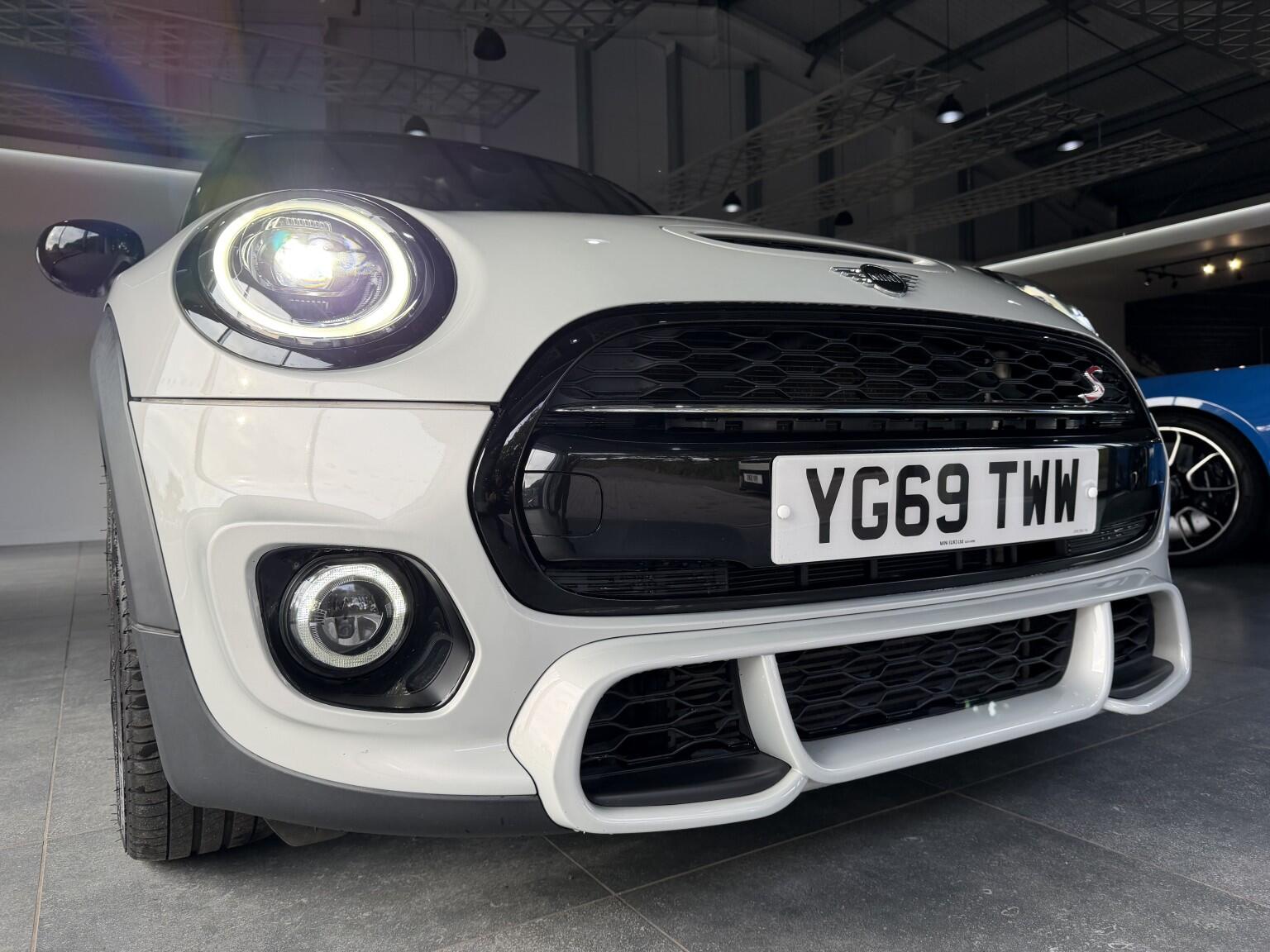 Mini Cooper view 37