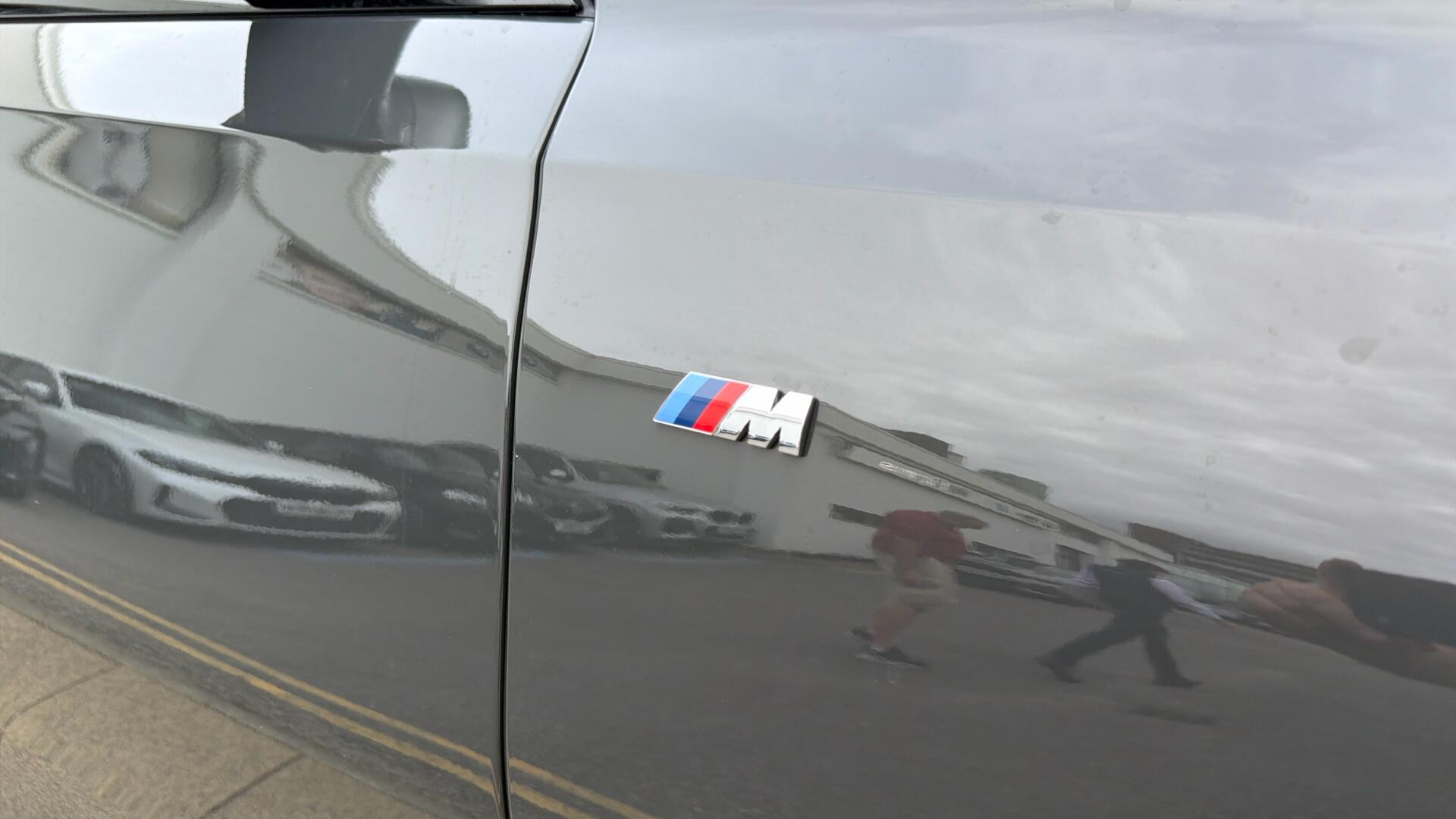 BMW X6 view 23