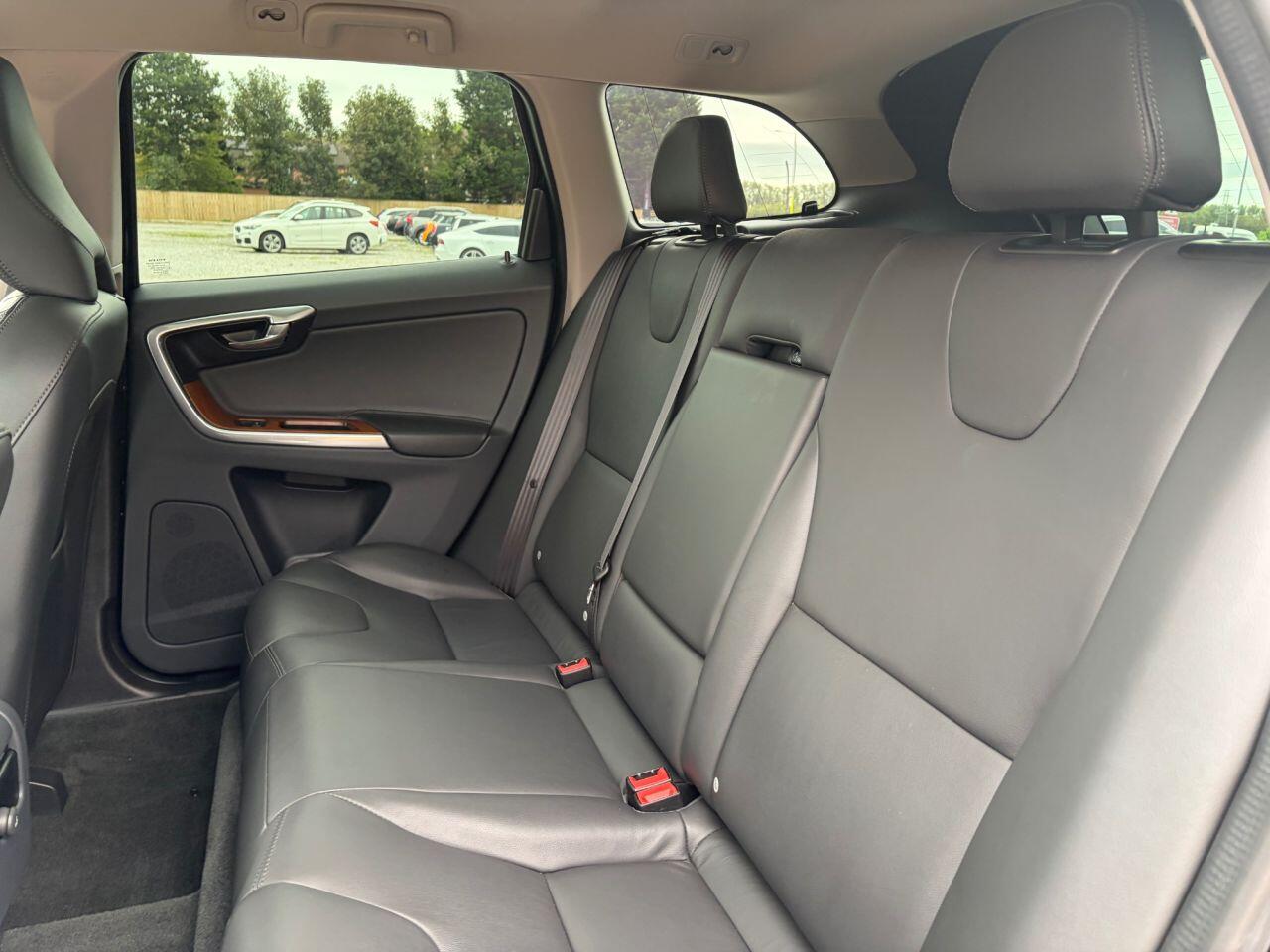 Volvo XC60 view 21