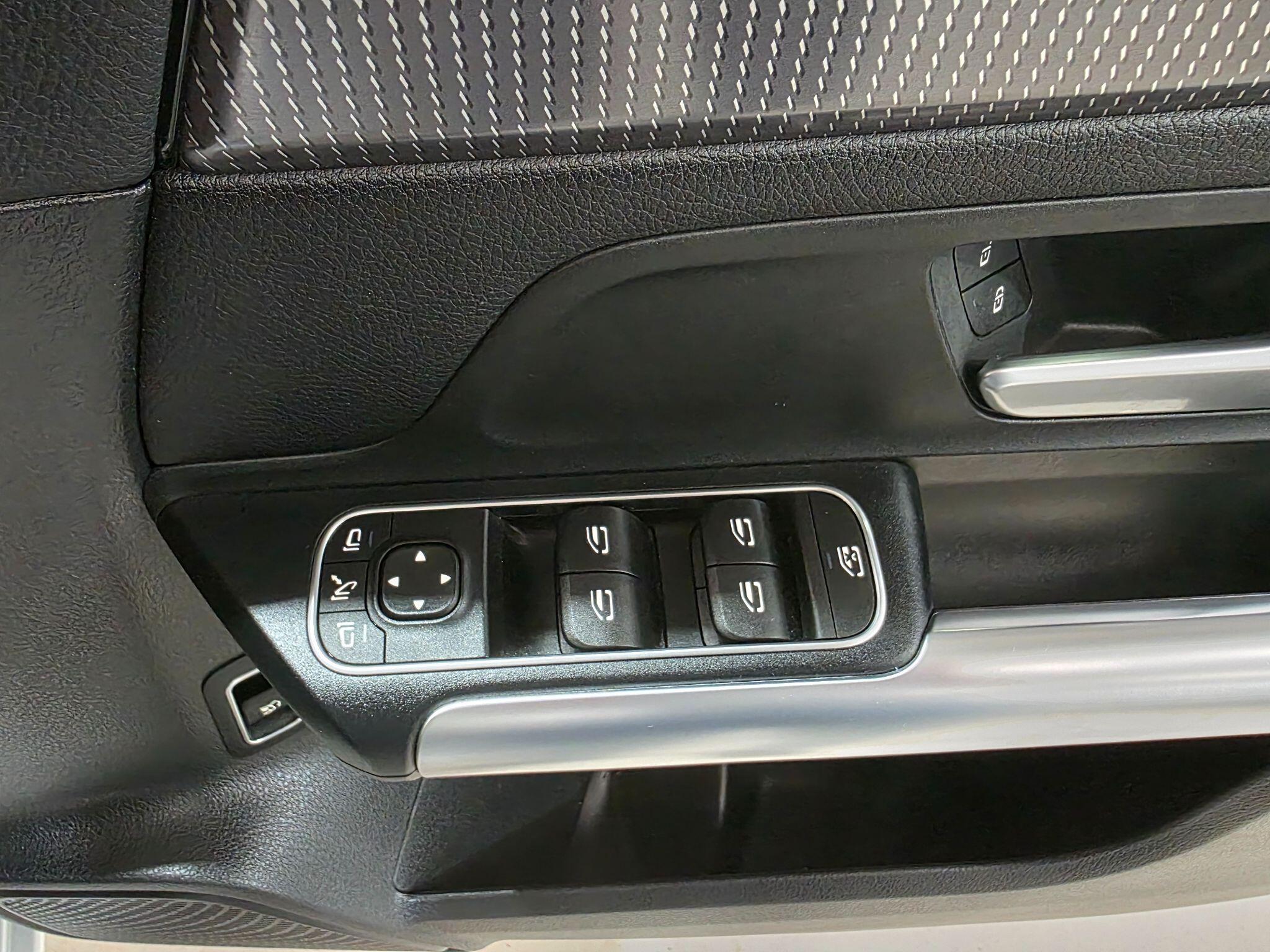 Mercedes-Benz B Class view 14
