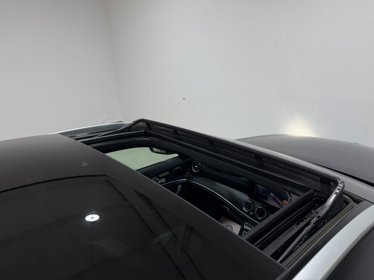 Mercedes-Benz E-Class view 5