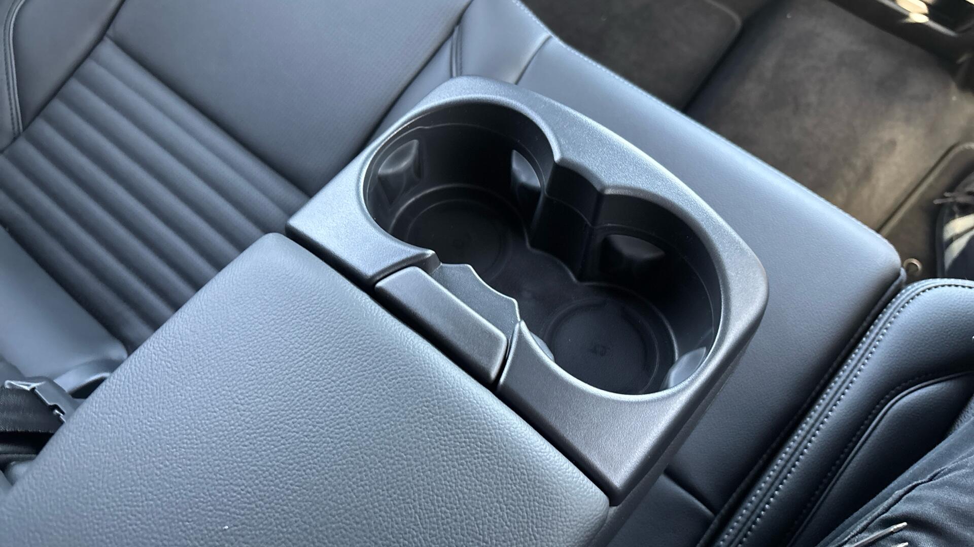 Land Rover Discovery Sport view 28
