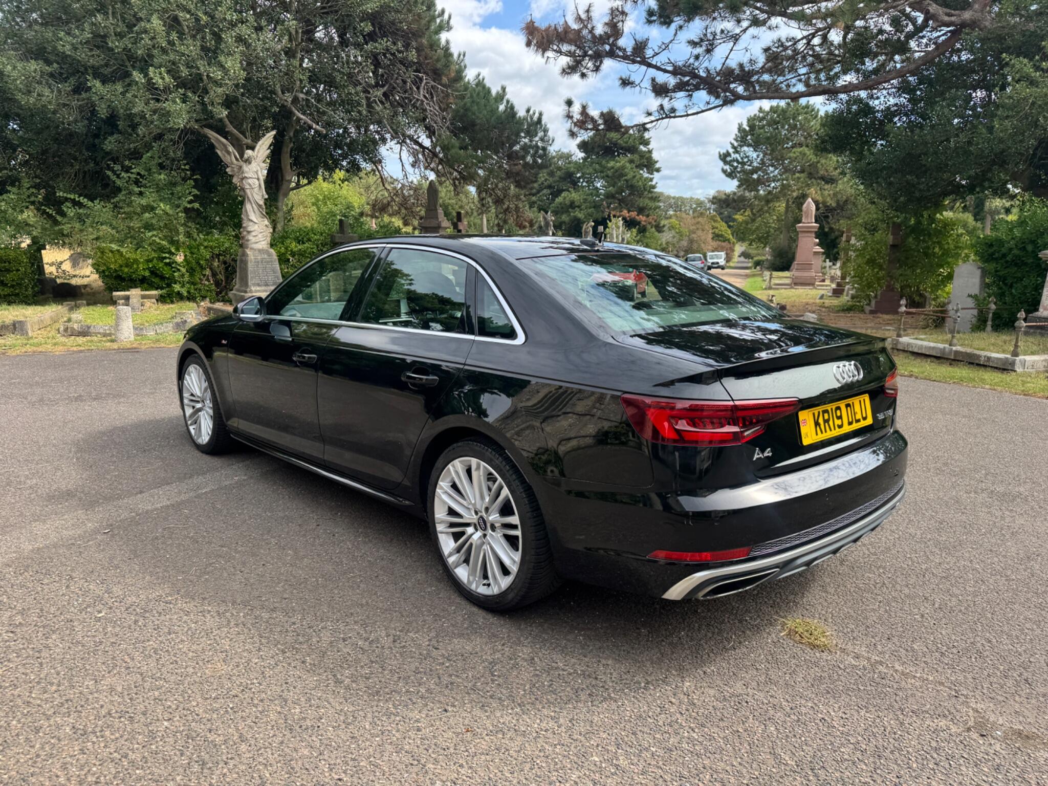Audi A4 view 11