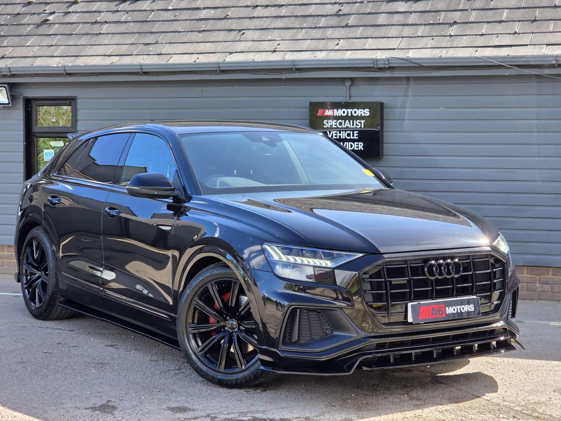 Audi Q8 view 3