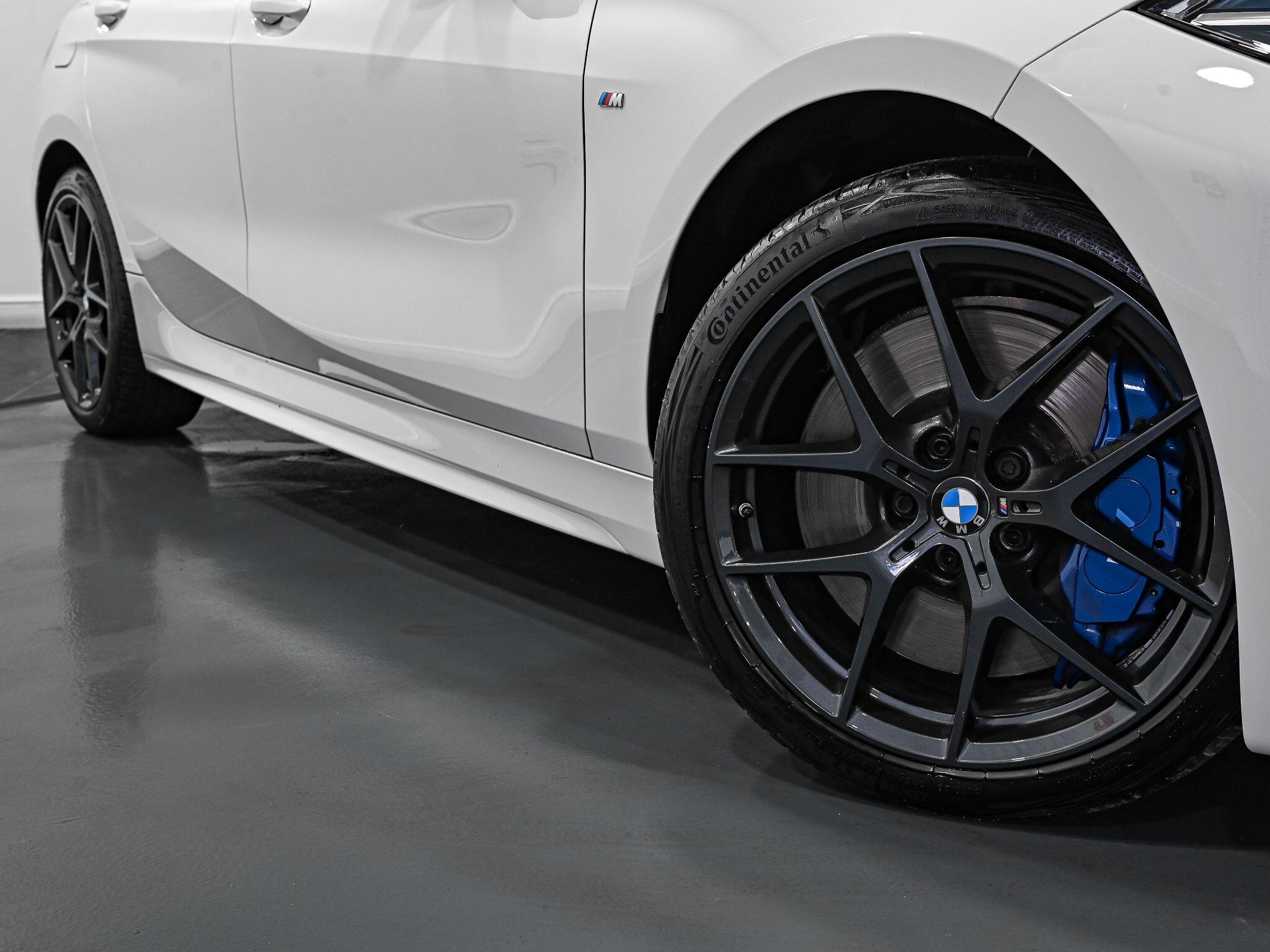 BMW 1 Series view 20