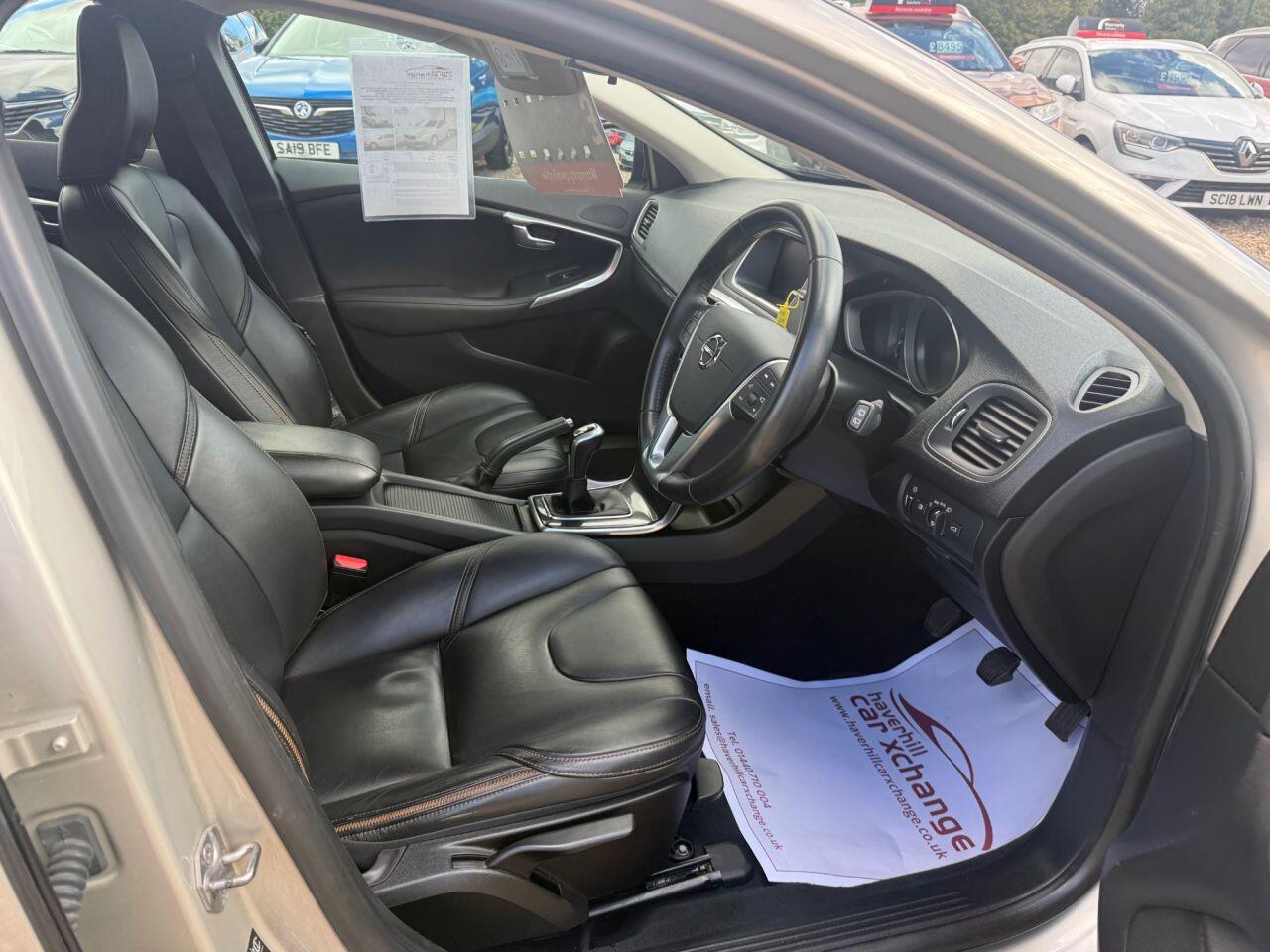 Volvo V40 Cross Country view 8