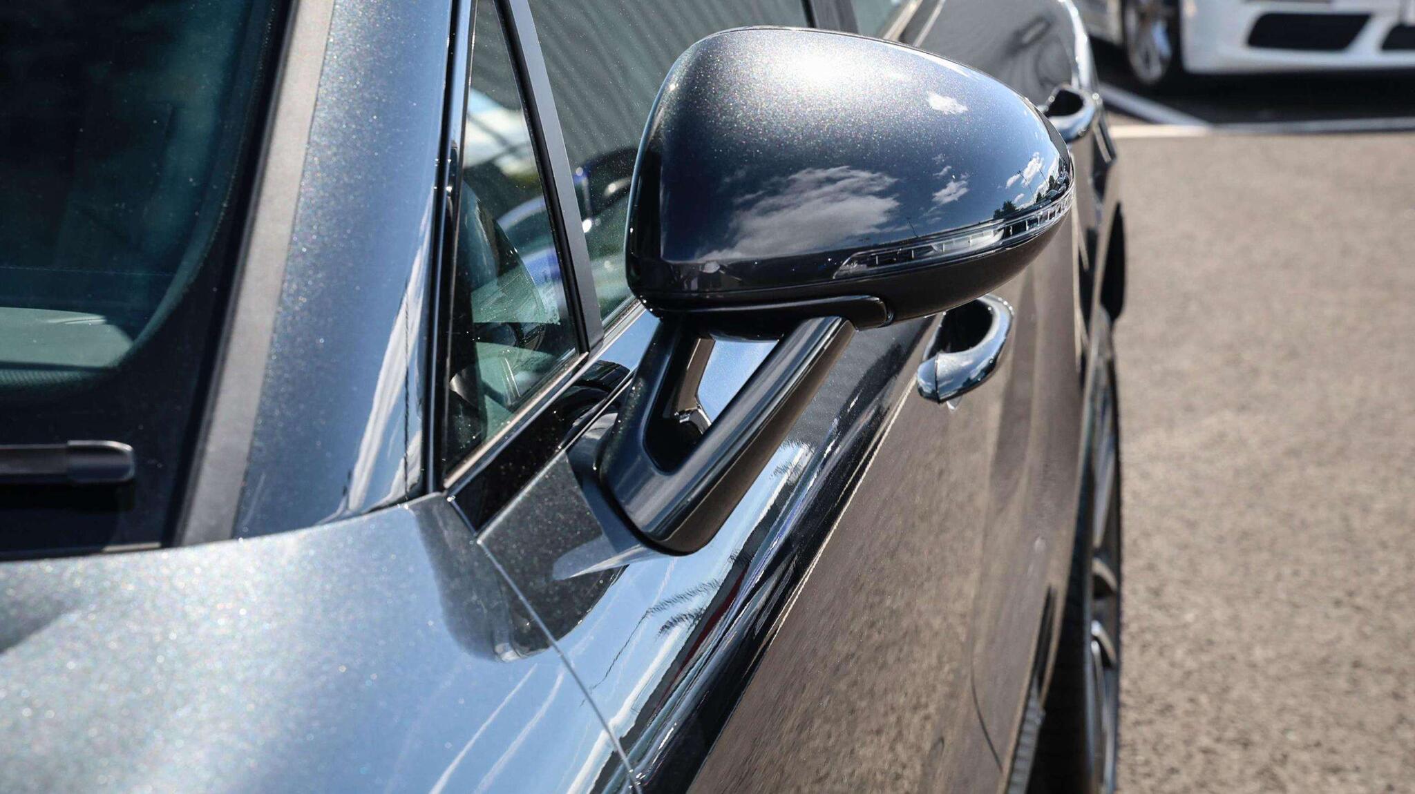 Porsche Macan view 25