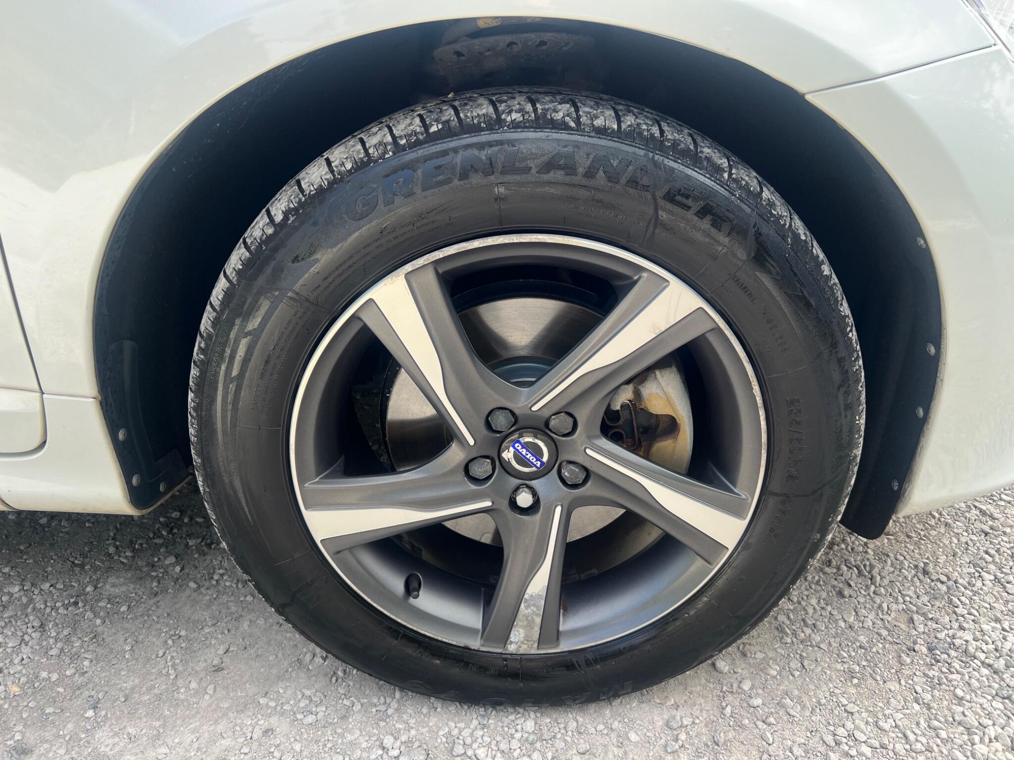 Volvo XC60 view 27