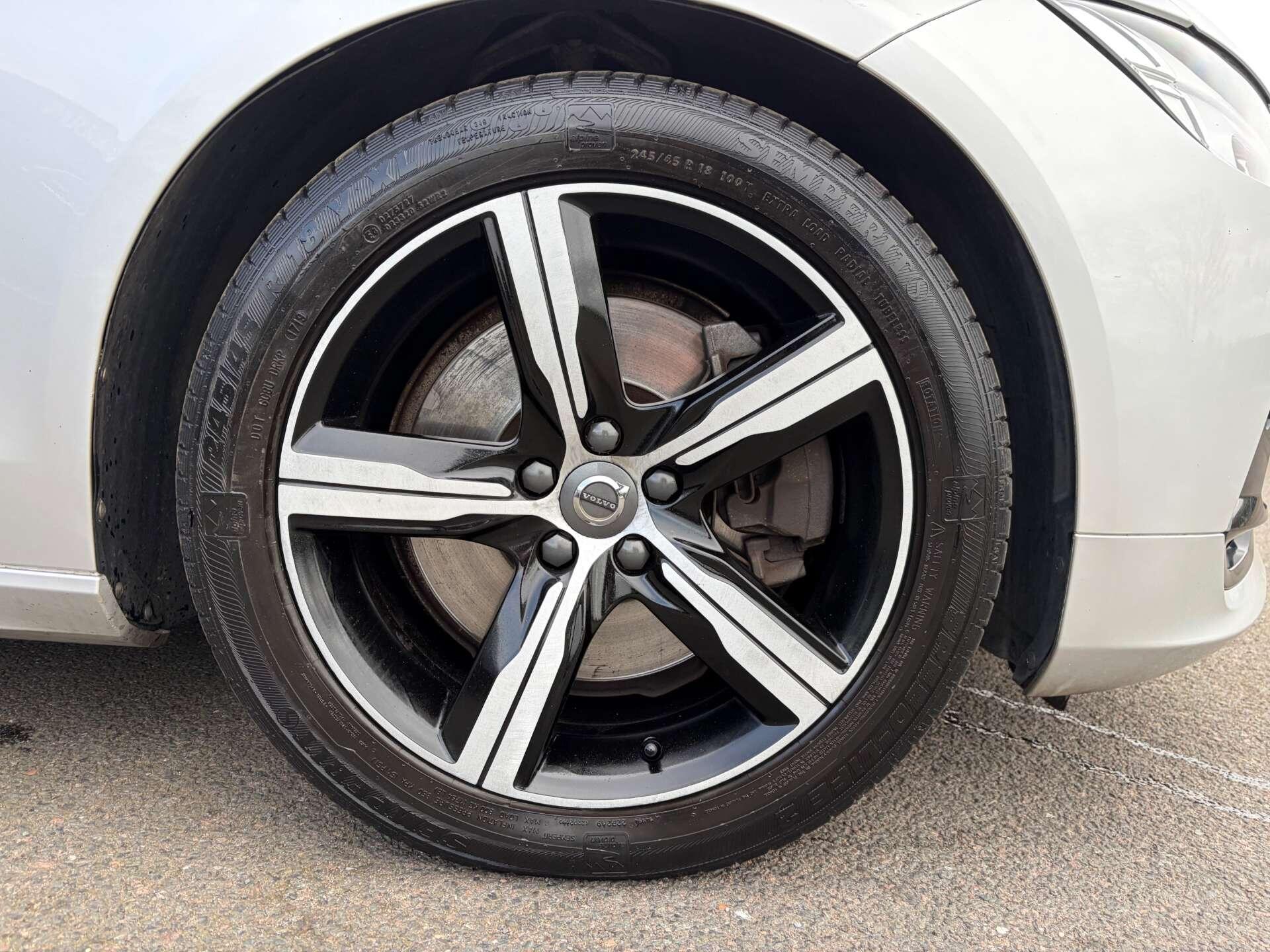Volvo S90 view 11