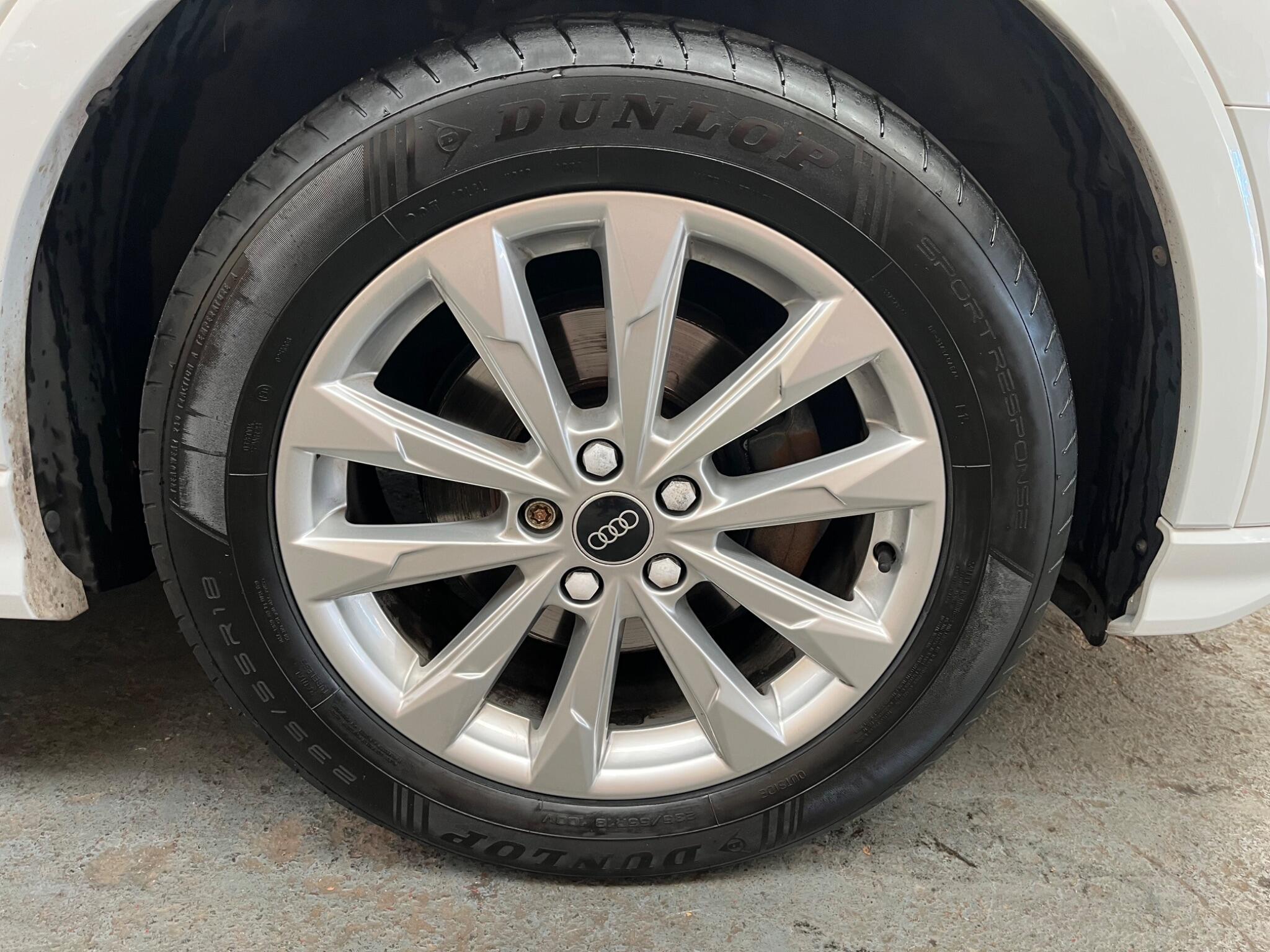 Audi Q3 view 46