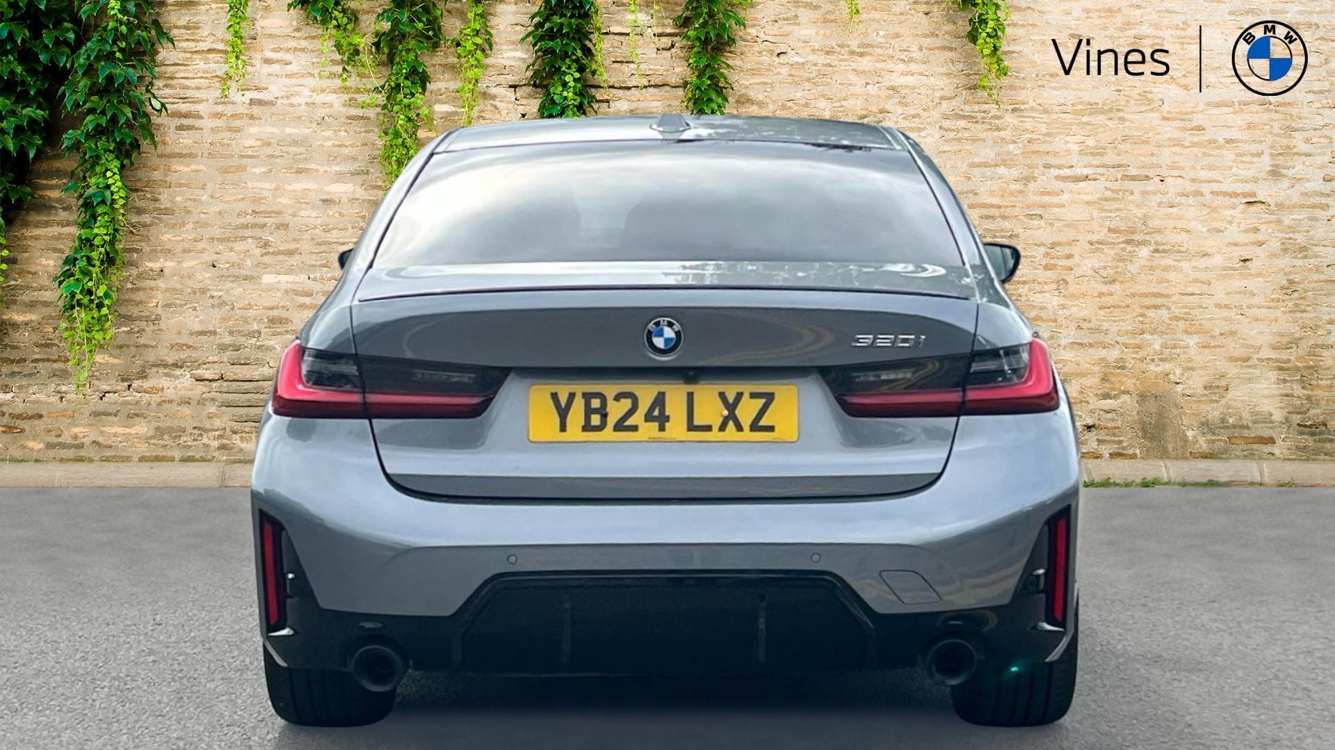 BMW 3 Series view 15