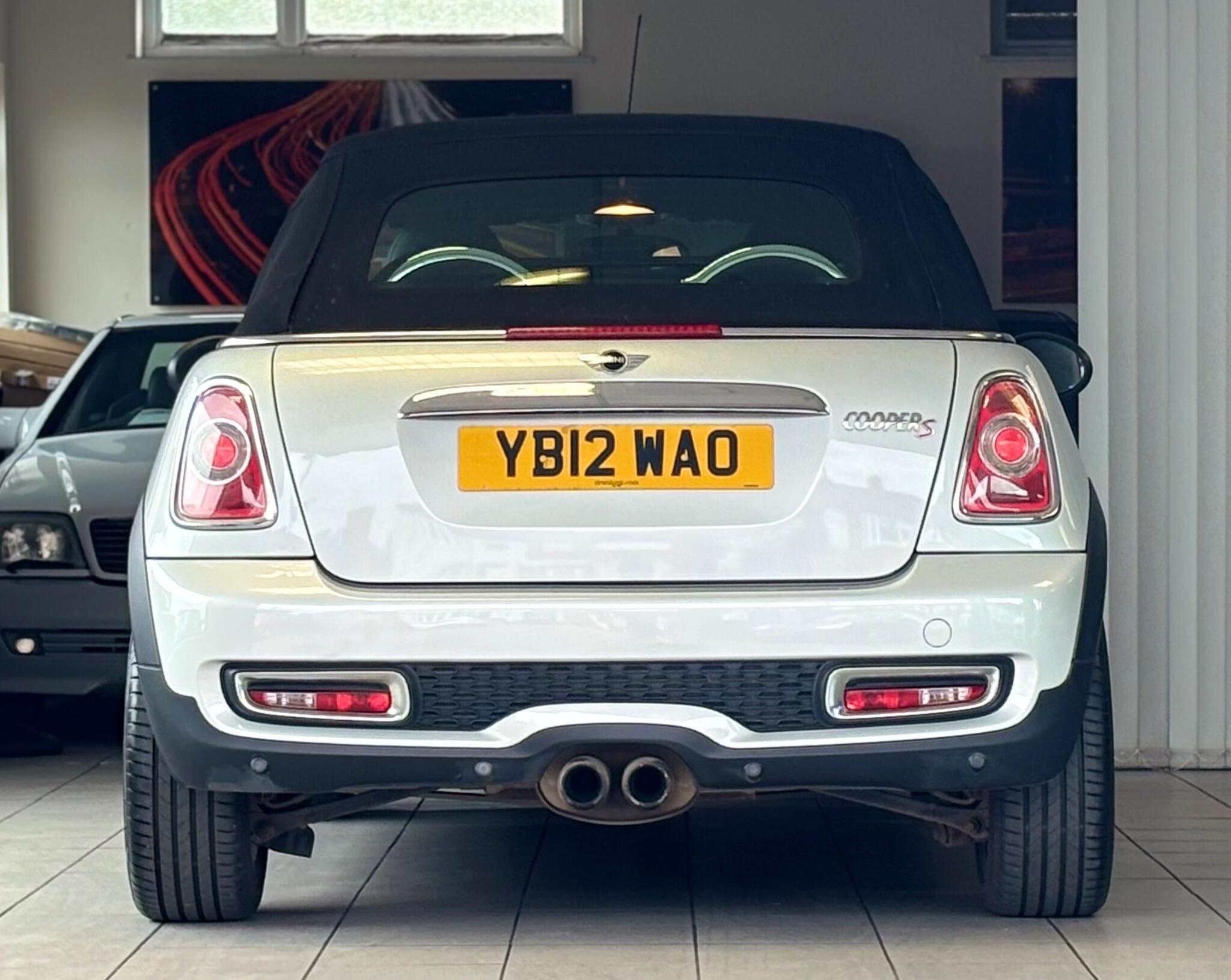 Mini Convertible view 8