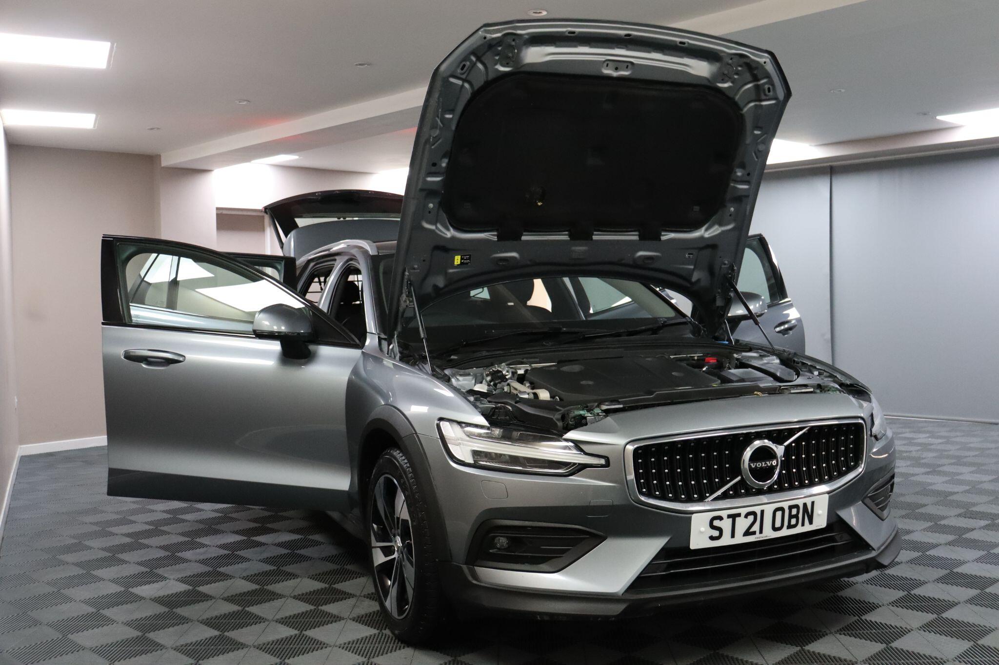 Volvo V60 Cross Country view 15