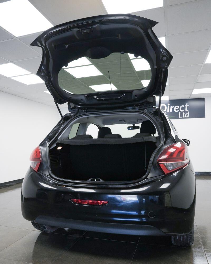 Peugeot 208 view 8