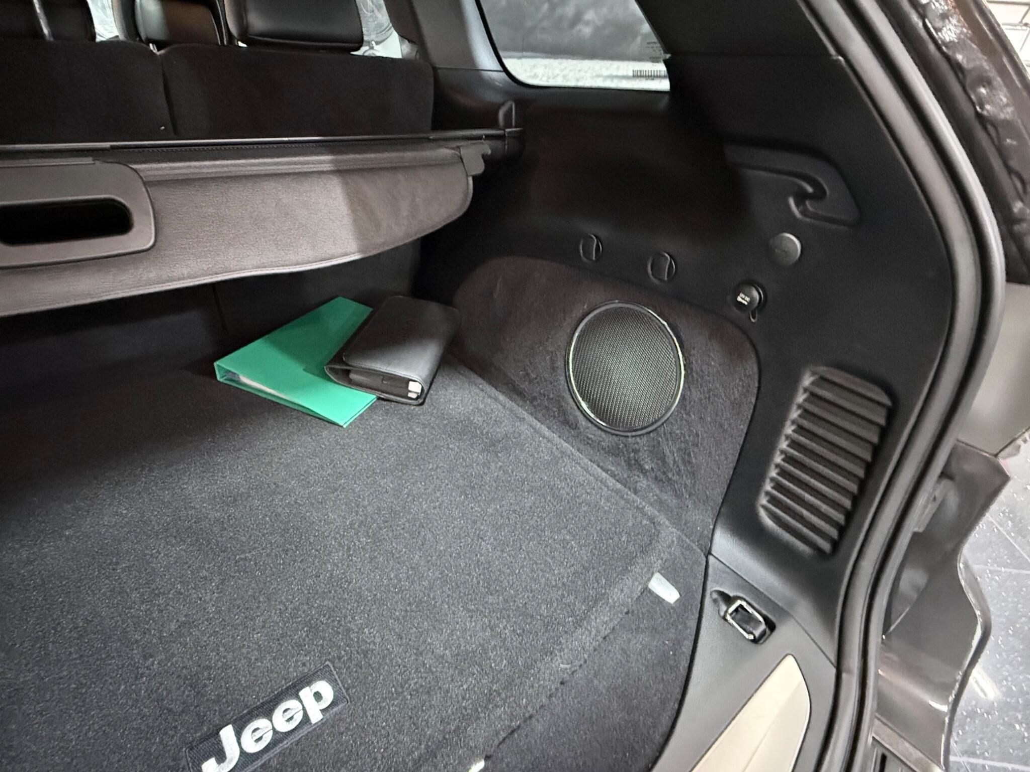 Jeep Grand Cherokee view 27